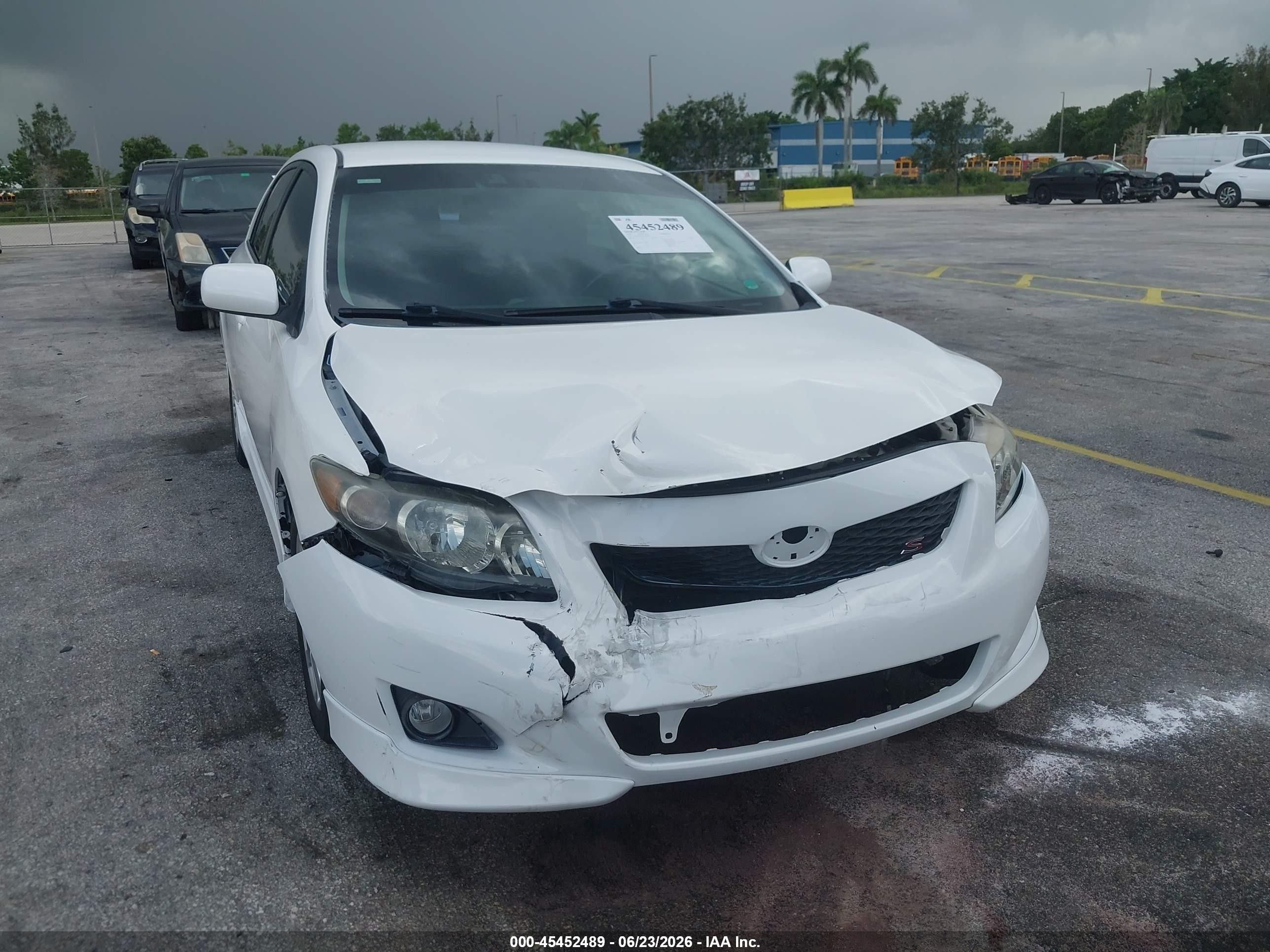 2010 Toyota Corolla S White vin: 2T1BU4EE8AC490381