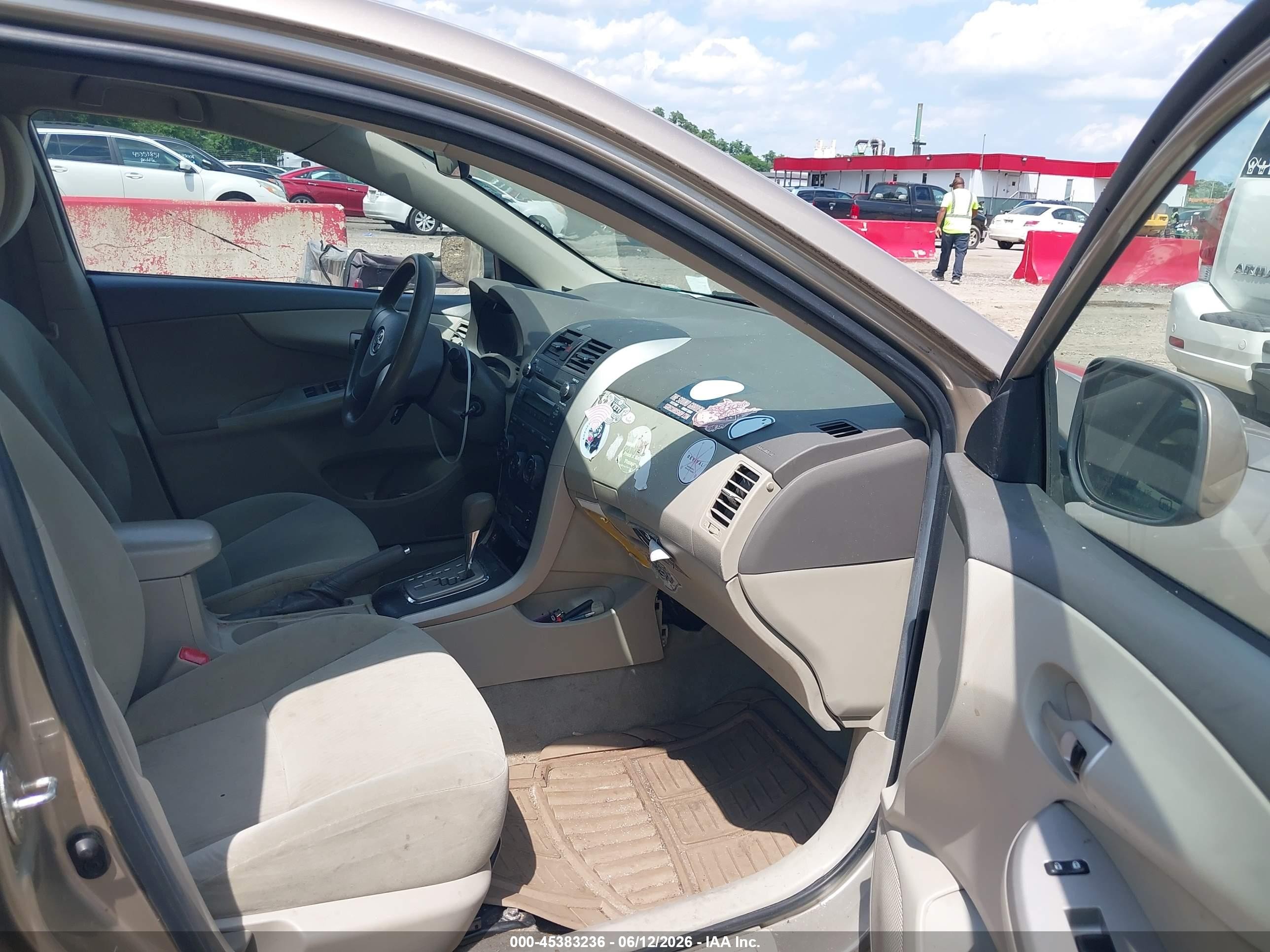 2010 Toyota Corolla Le Gold vin: 2T1BU4EE8AC520365
