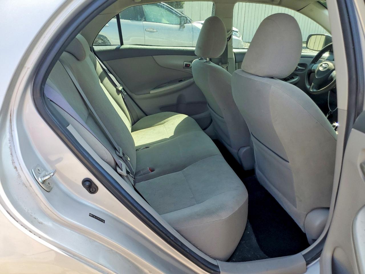 2010 Toyota Corolla Le Silver vin: 2T1BU4EE8AC523718