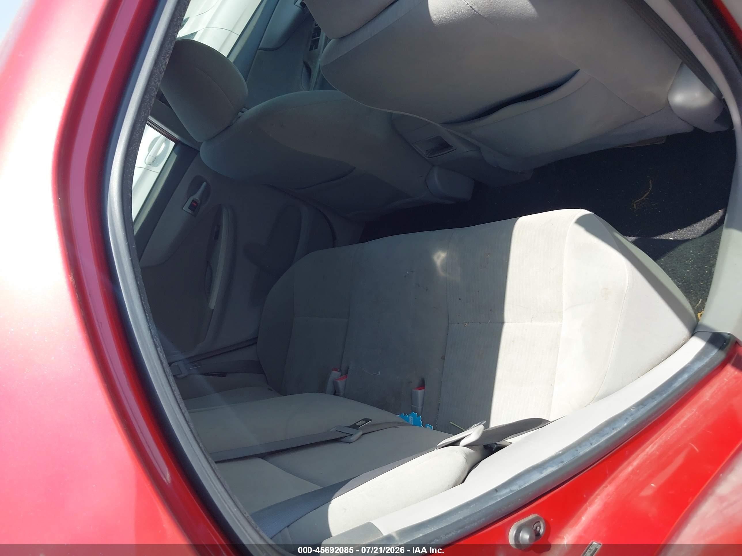 2010 Toyota Corolla Le Red vin: 2T1BU4EE8AC535609