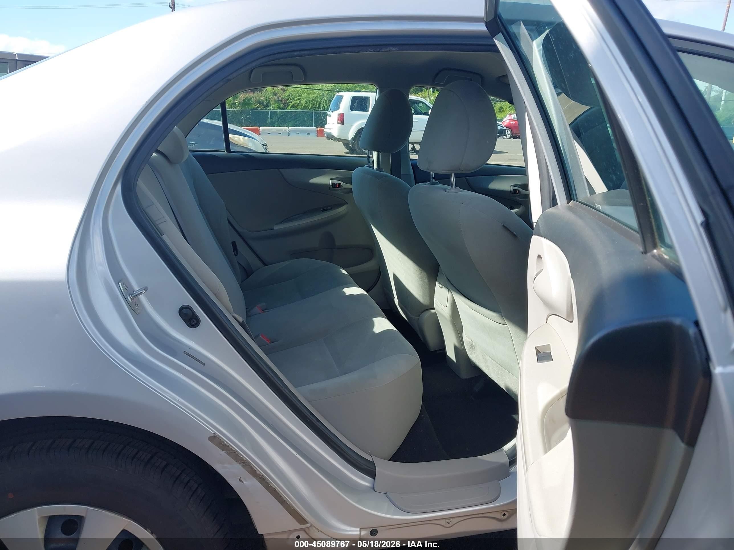 2011 Toyota Corolla Le Silver vin: 2T1BU4EE8BC538785