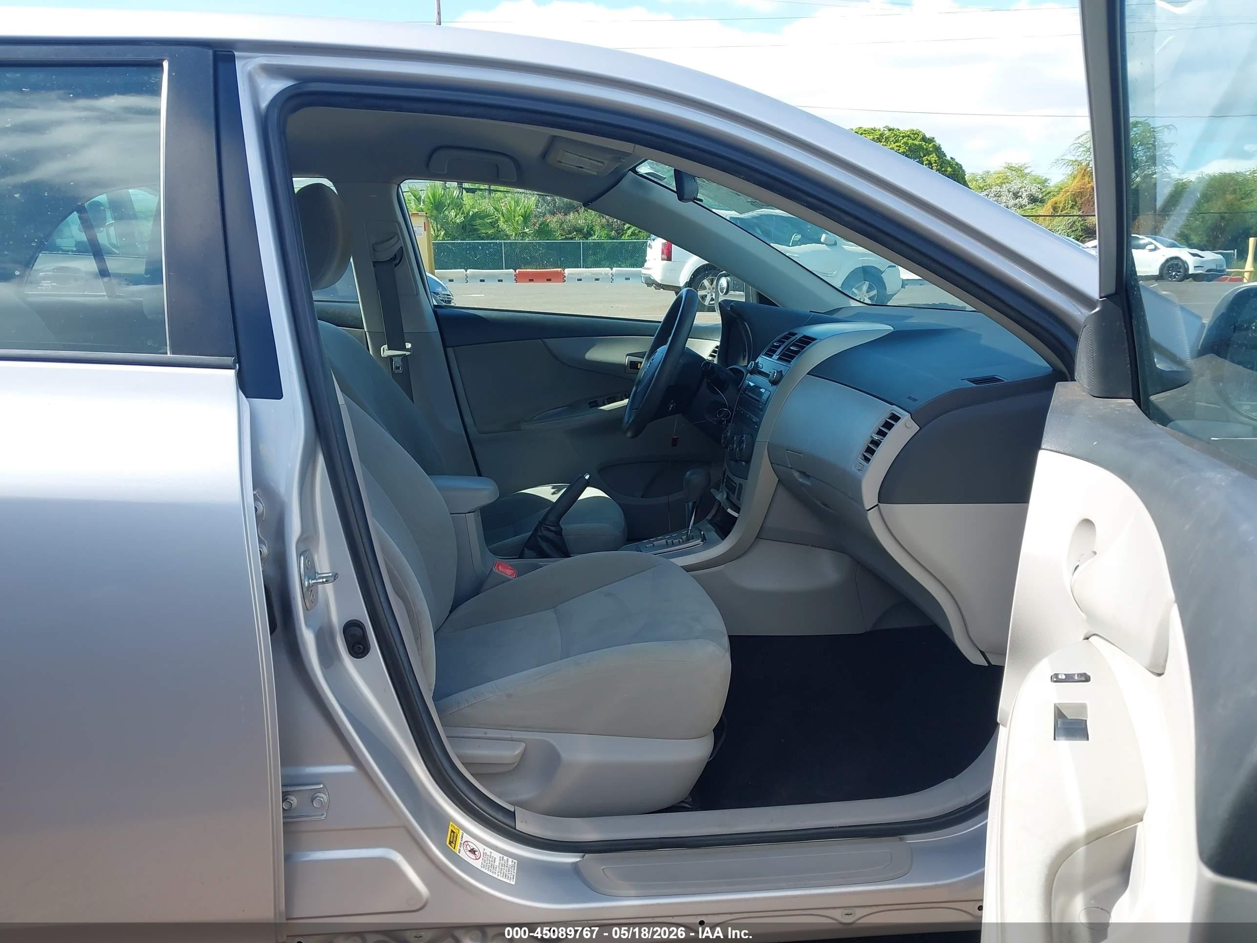 2011 Toyota Corolla Le Silver vin: 2T1BU4EE8BC538785