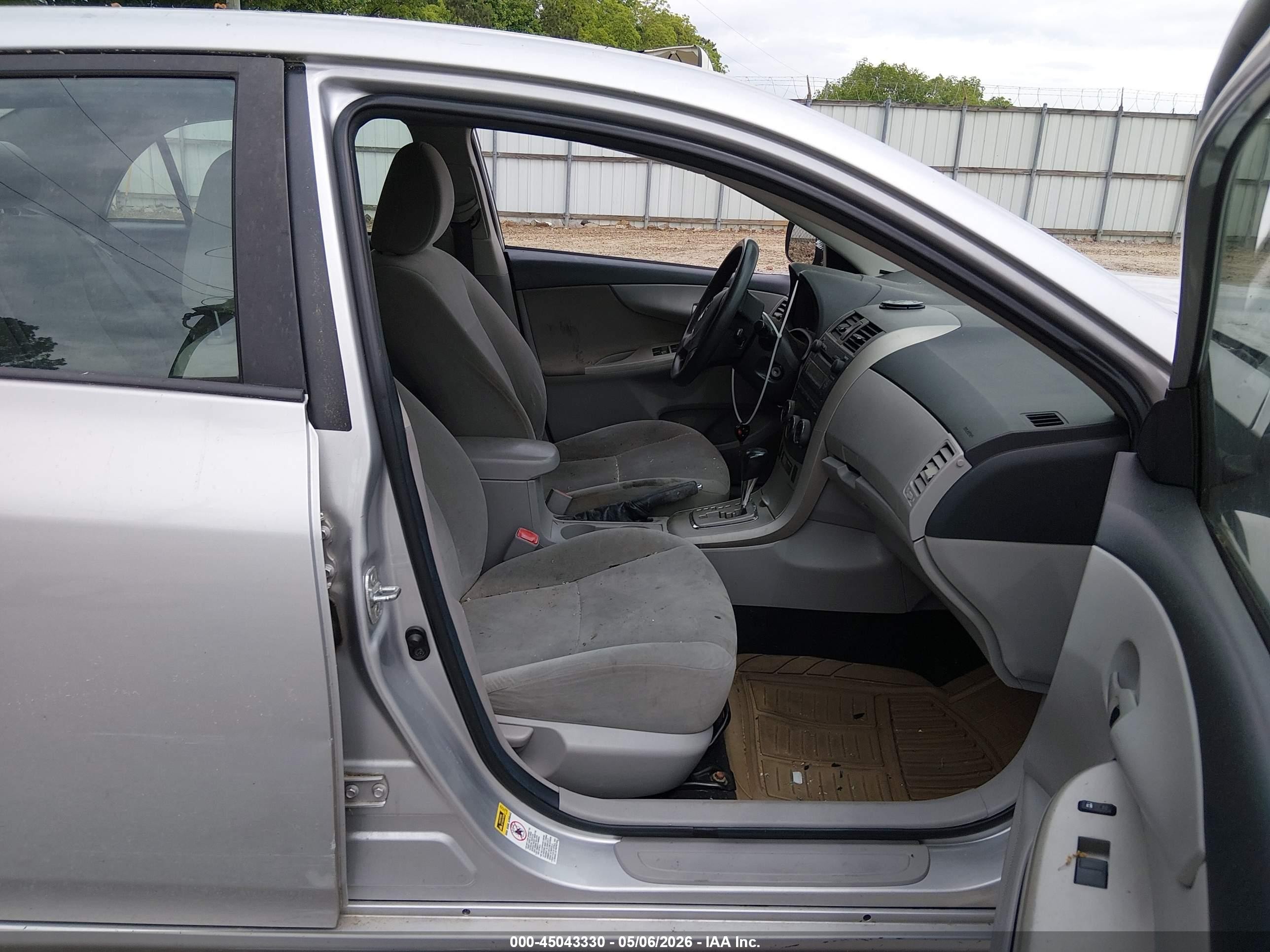 2011 Toyota Corolla Le Silver vin: 2T1BU4EE8BC552654