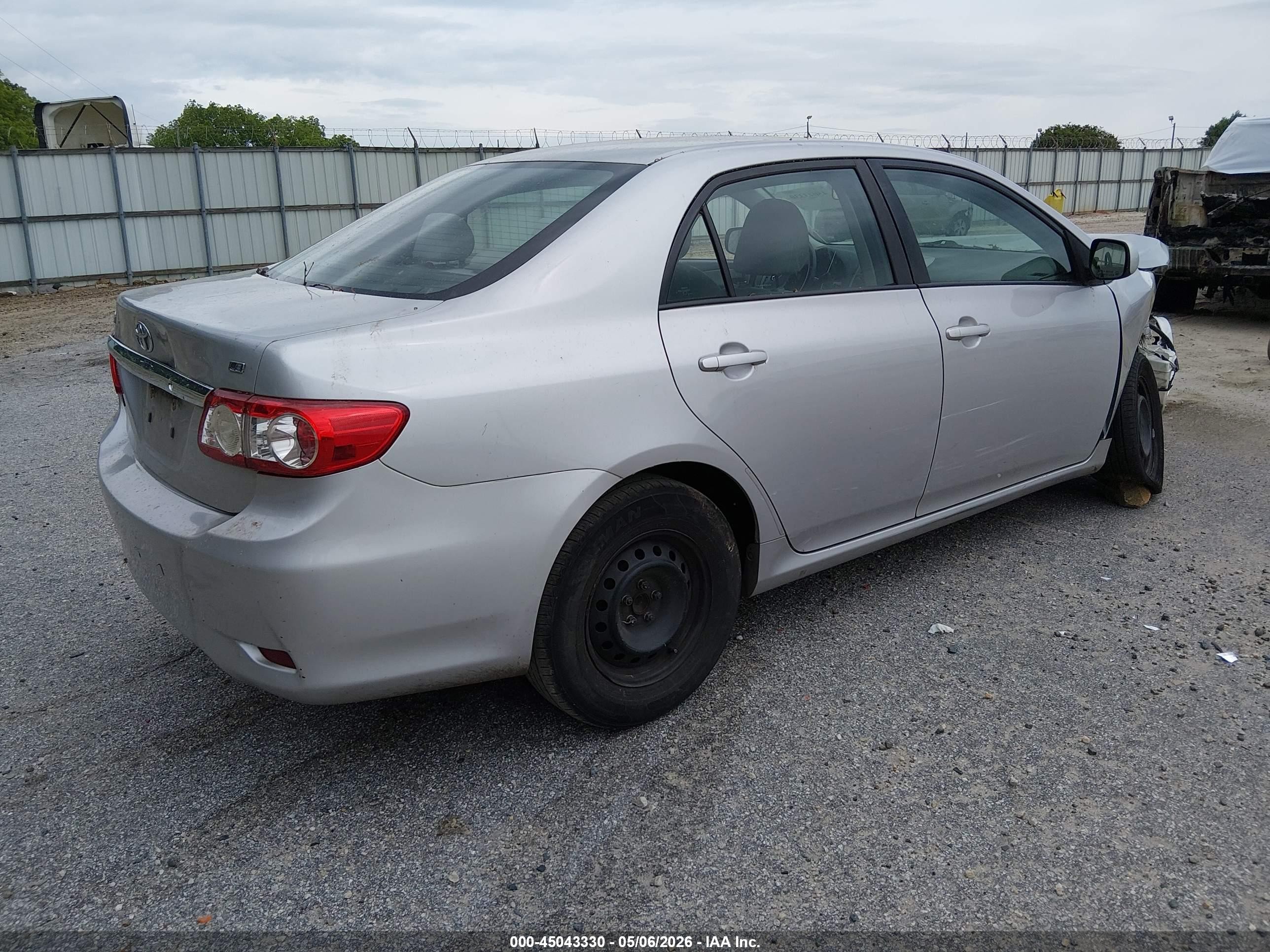 2011 Toyota Corolla Le Silver vin: 2T1BU4EE8BC552654