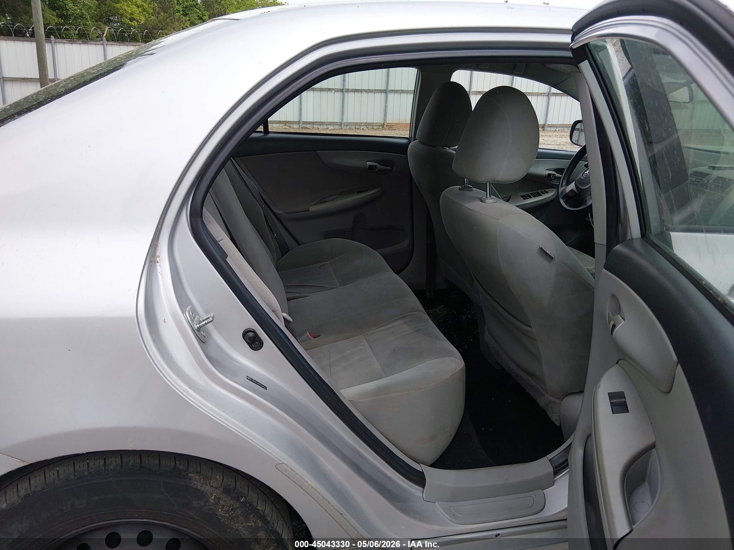 2011 Toyota Corolla Le Silver vin: 2T1BU4EE8BC552654