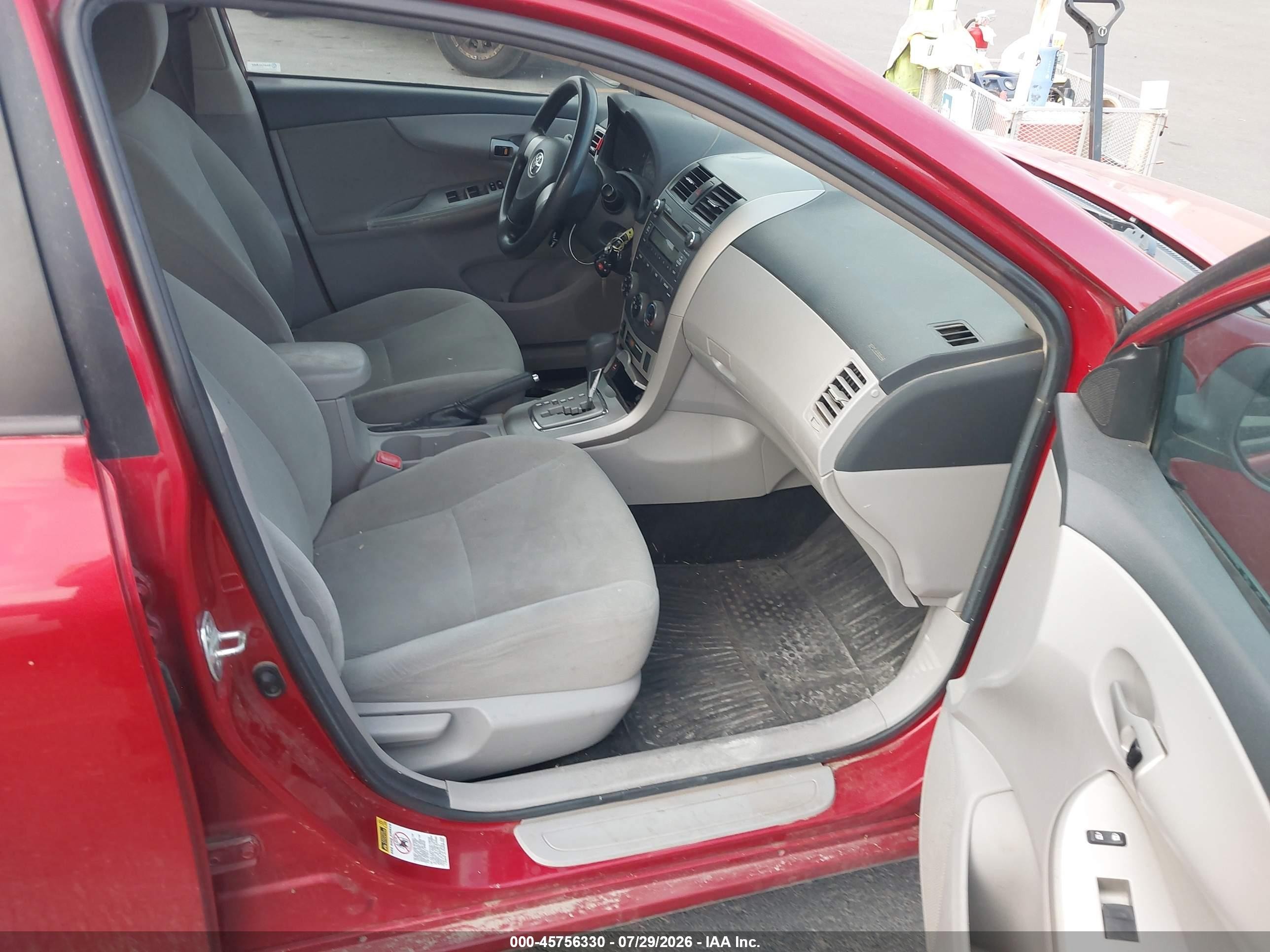2011 Toyota Corolla Le Red vin: 2T1BU4EE8BC585766