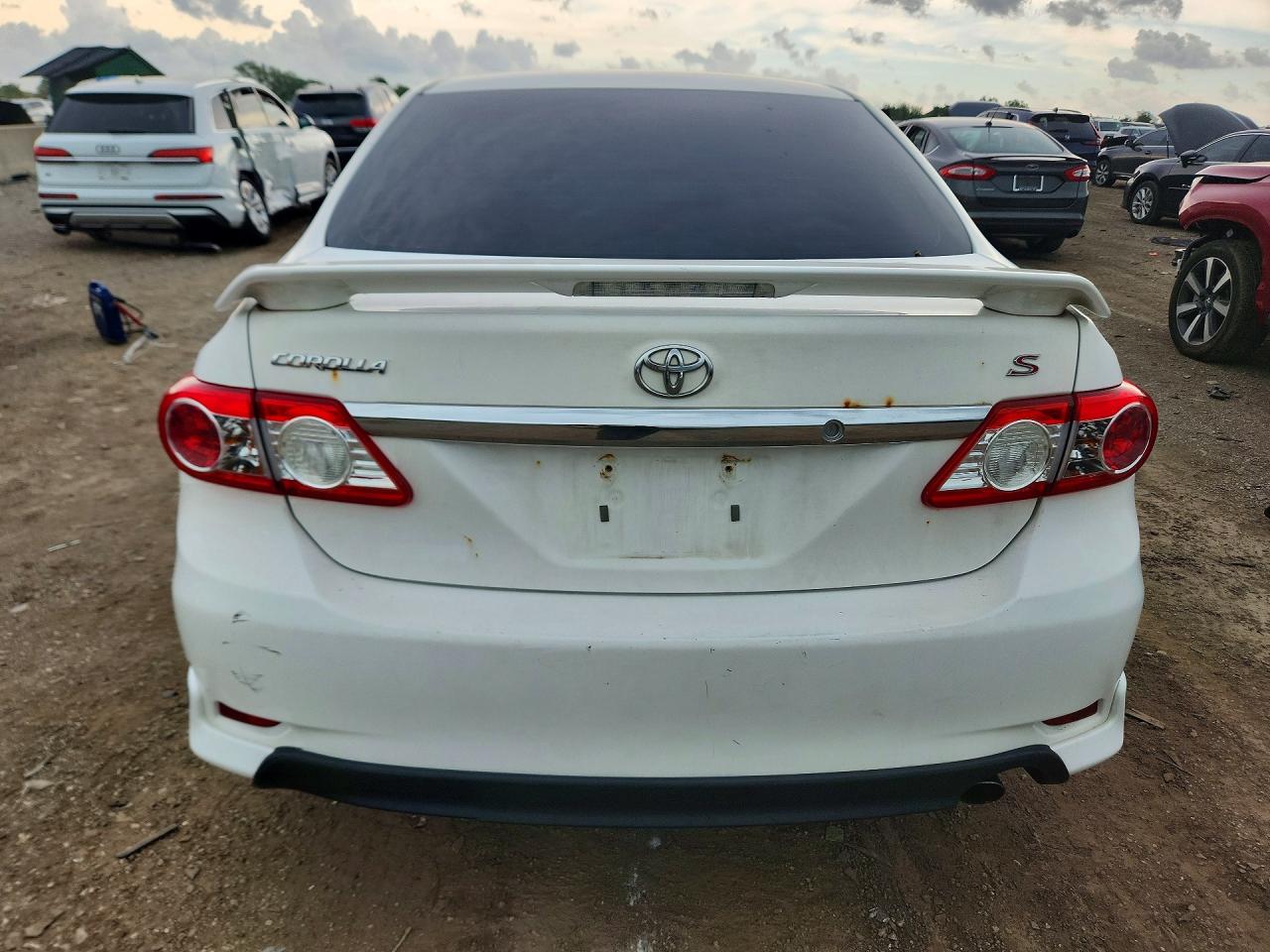 2011 Toyota Corolla S White vin: 2T1BU4EE8BC623447