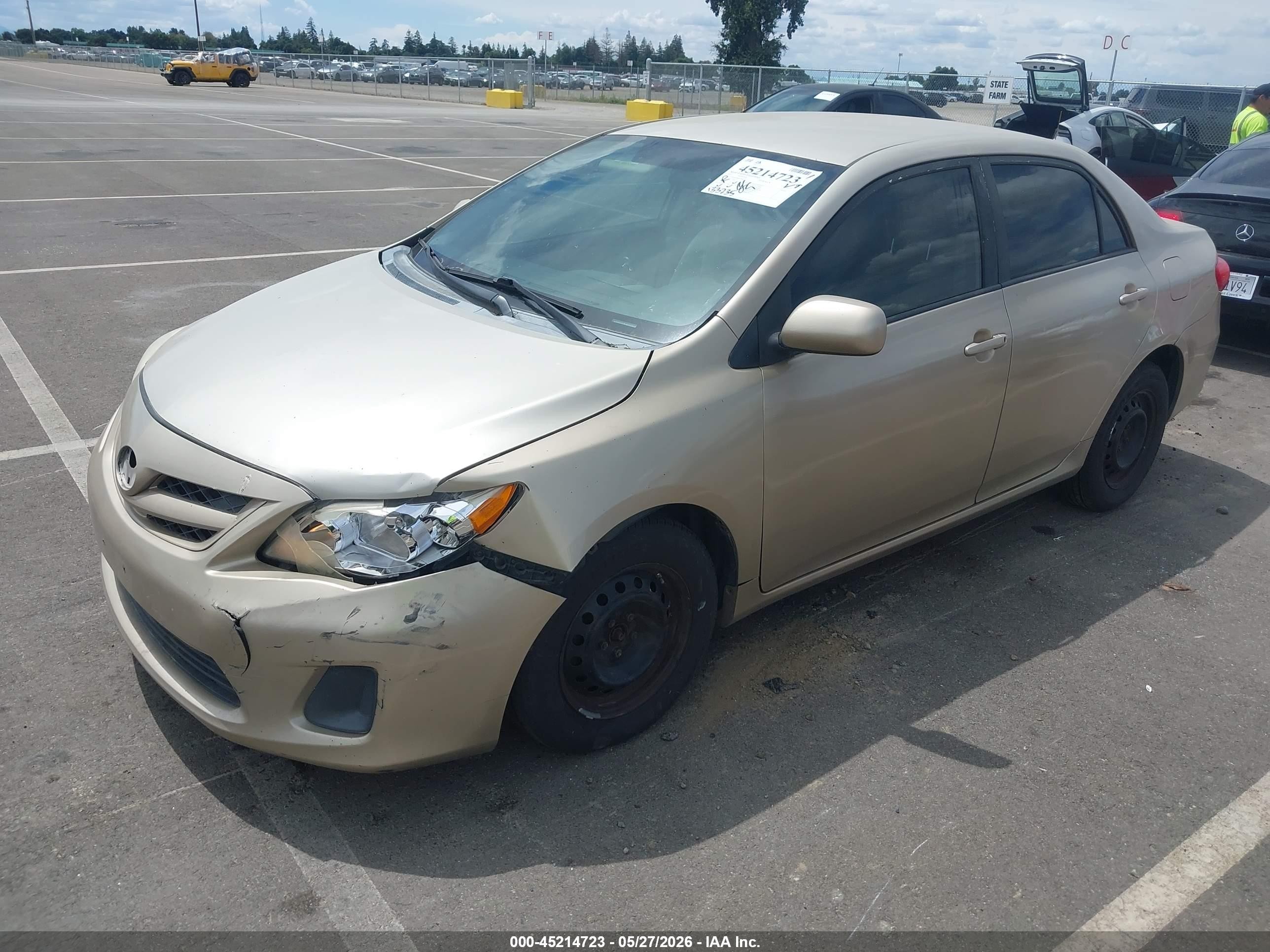 2011 Toyota Corolla Le Gold vin: 2T1BU4EE8BC628924