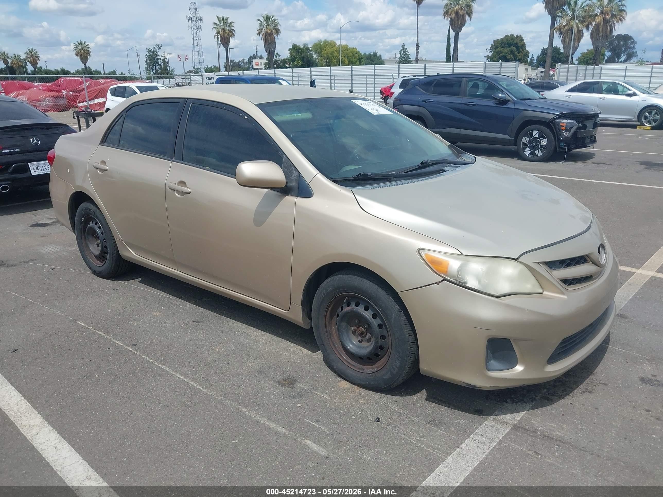 2011 Toyota Corolla Le Gold vin: 2T1BU4EE8BC628924
