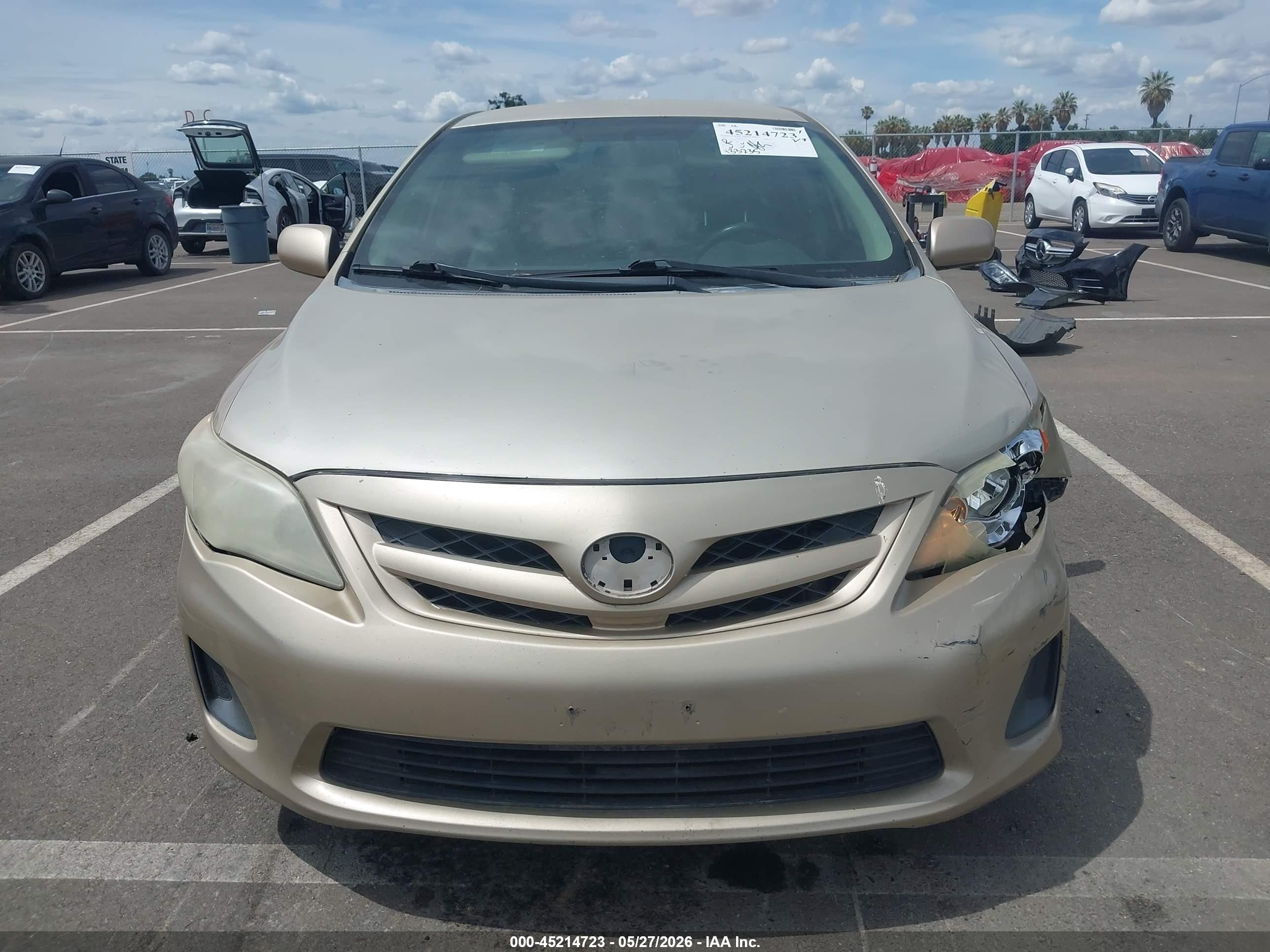 2011 Toyota Corolla Le Gold vin: 2T1BU4EE8BC628924