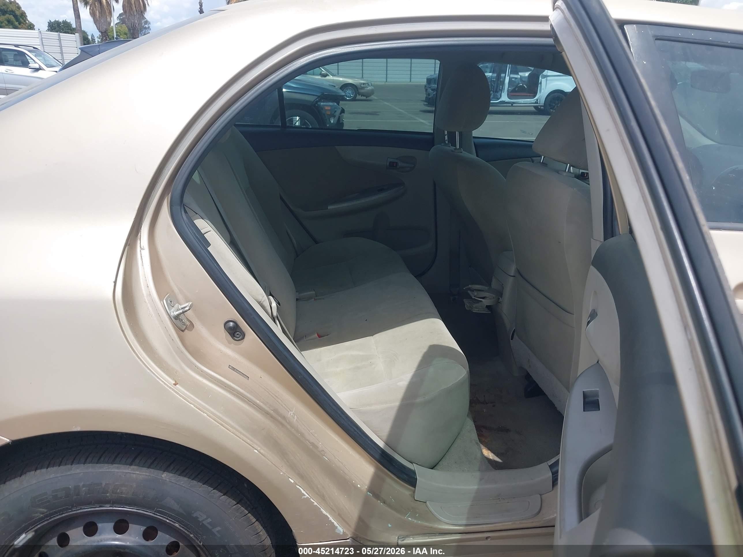 2011 Toyota Corolla Le Gold vin: 2T1BU4EE8BC628924