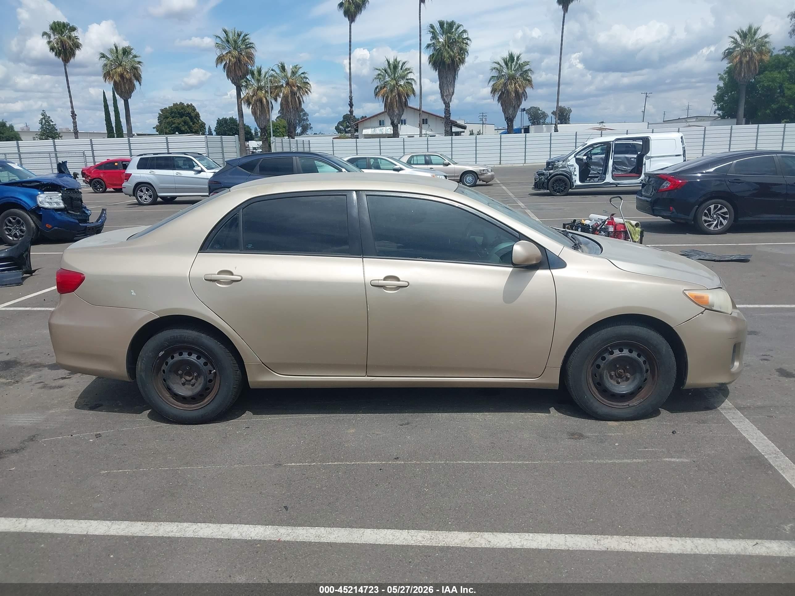 2011 Toyota Corolla Le Gold vin: 2T1BU4EE8BC628924