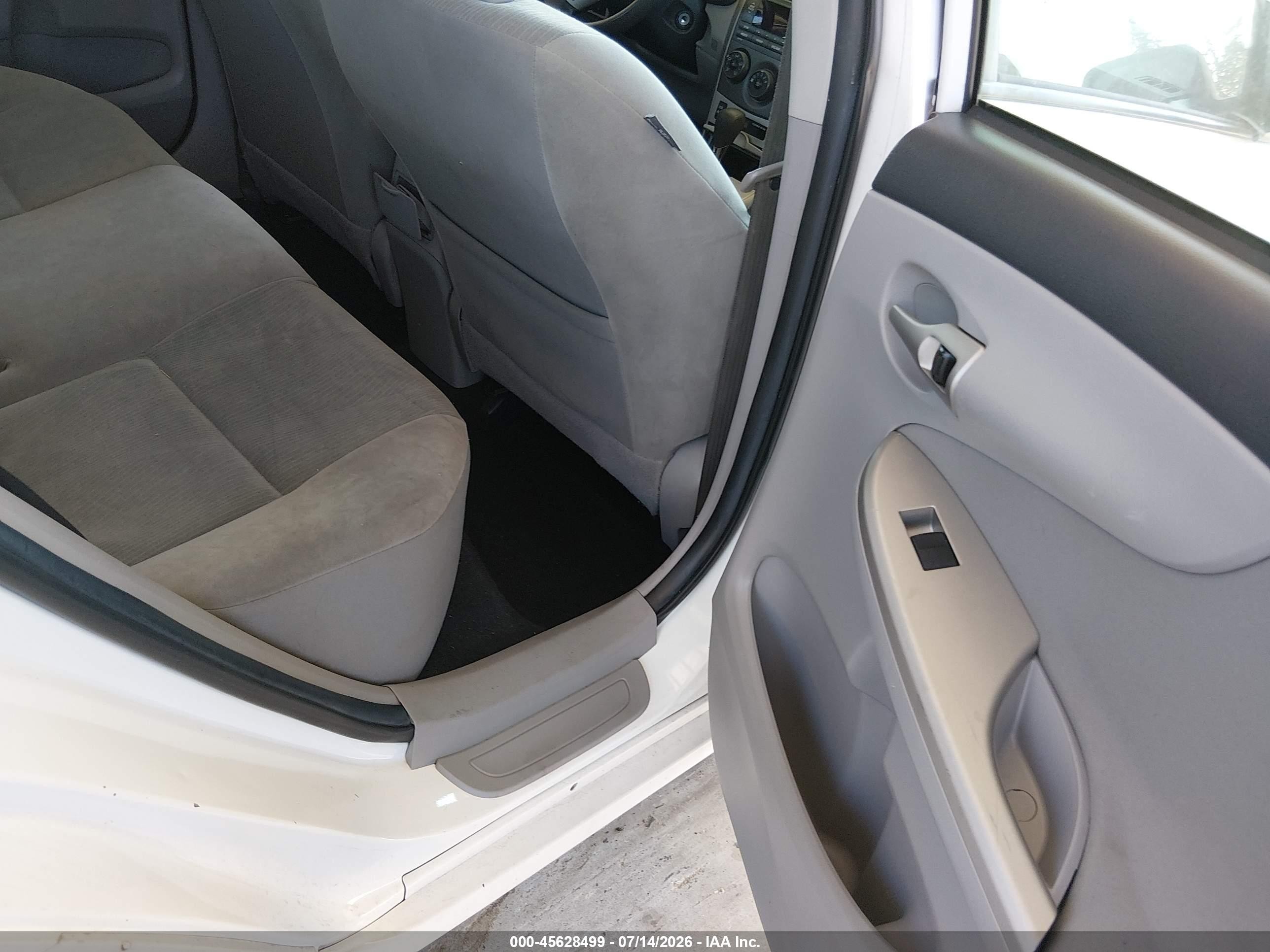 2011 Toyota Corolla Le White vin: 2T1BU4EE8BC640457