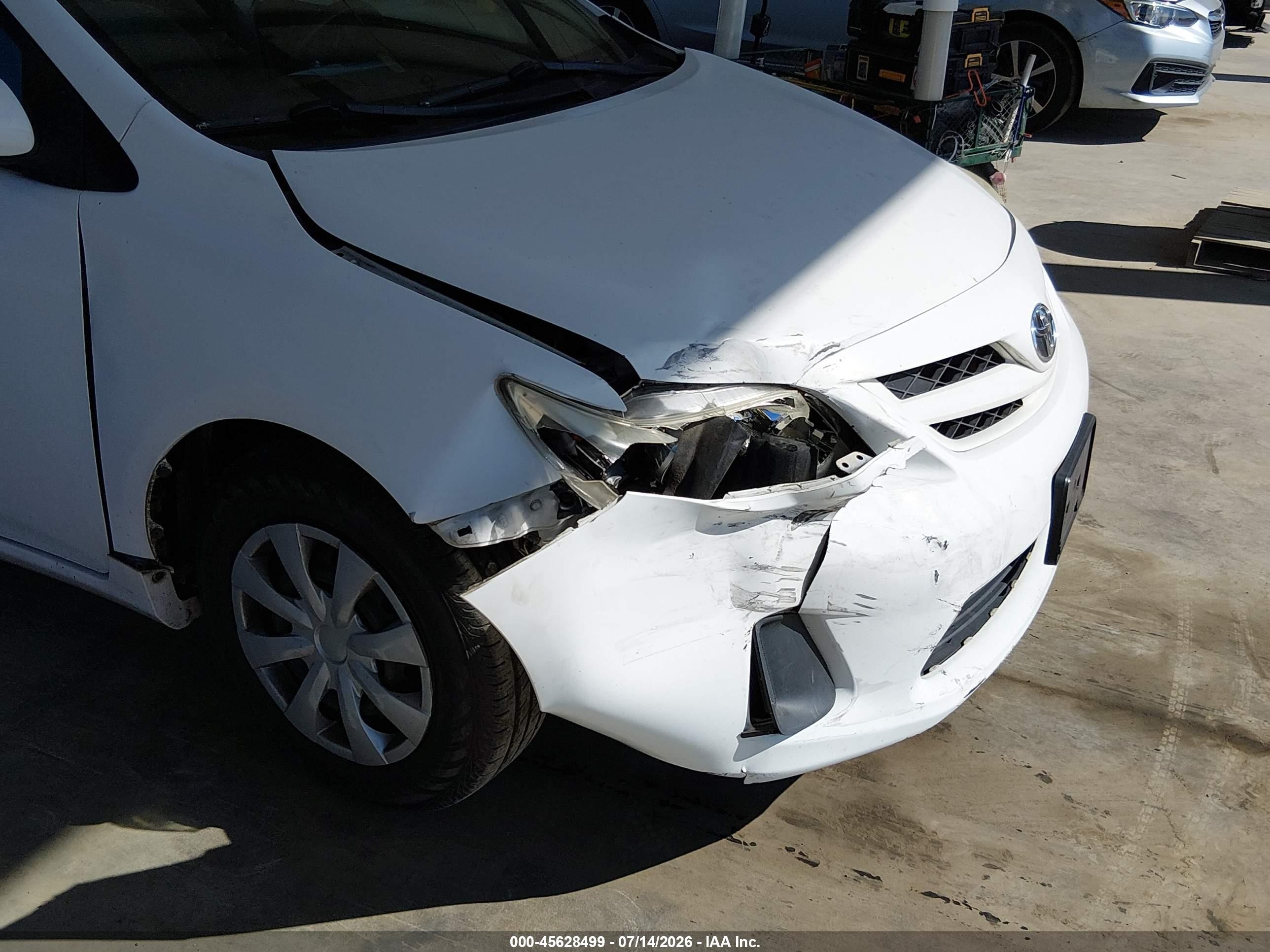 2011 Toyota Corolla Le White vin: 2T1BU4EE8BC640457