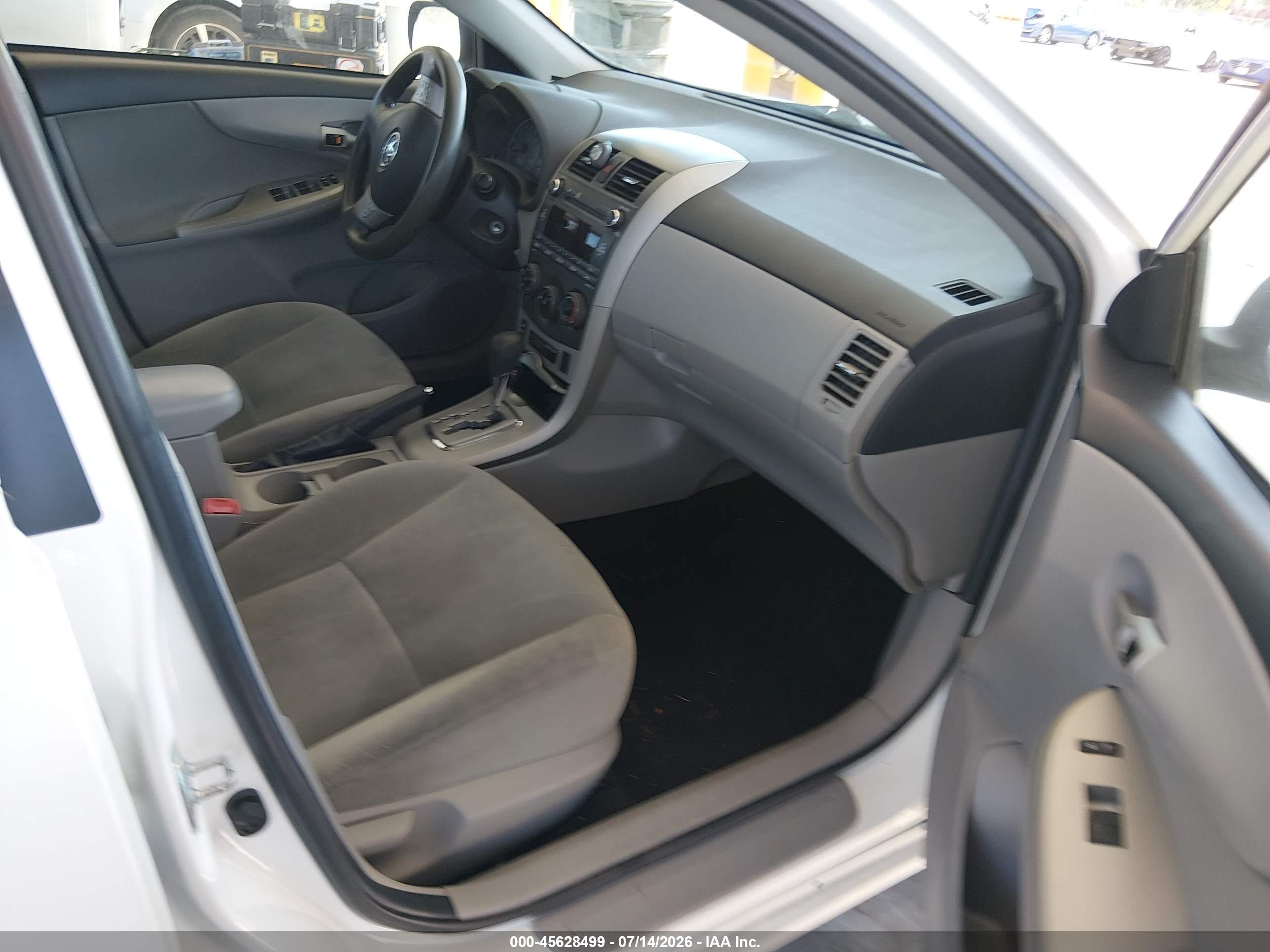 2011 Toyota Corolla Le White vin: 2T1BU4EE8BC640457