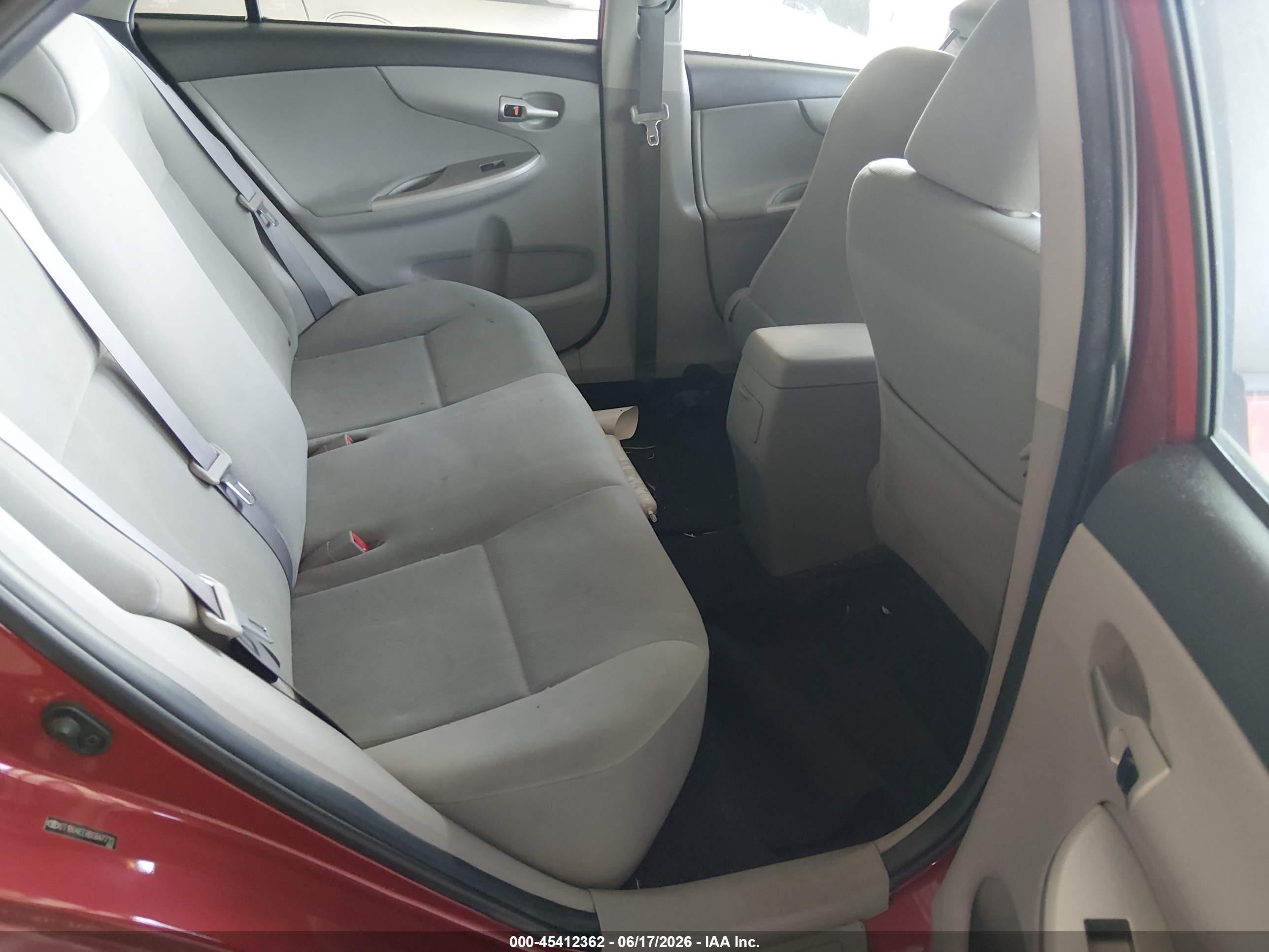 2011 Toyota Corolla Le Red vin: 2T1BU4EE8BC647733
