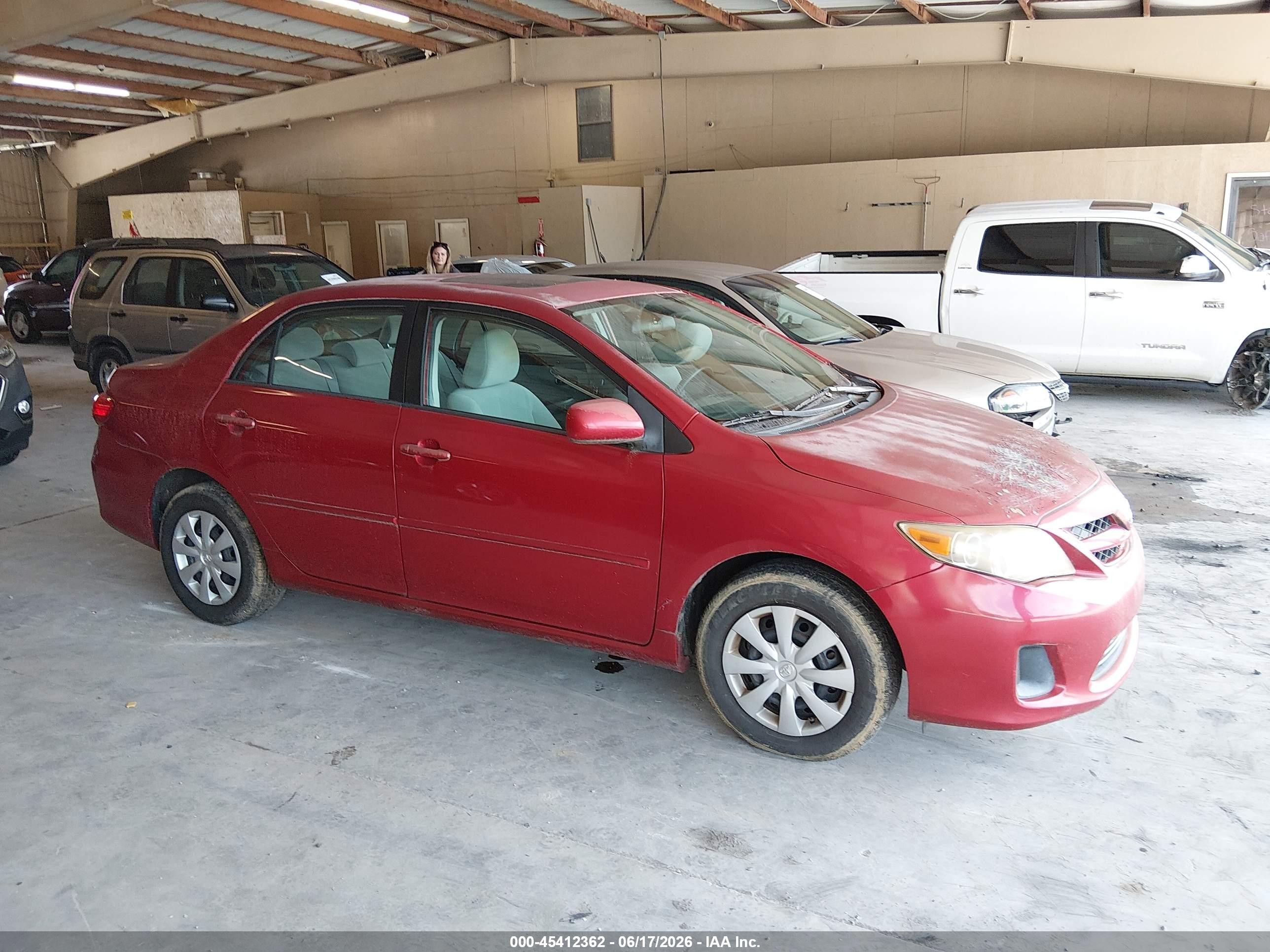 2011 Toyota Corolla Le Red vin: 2T1BU4EE8BC647733