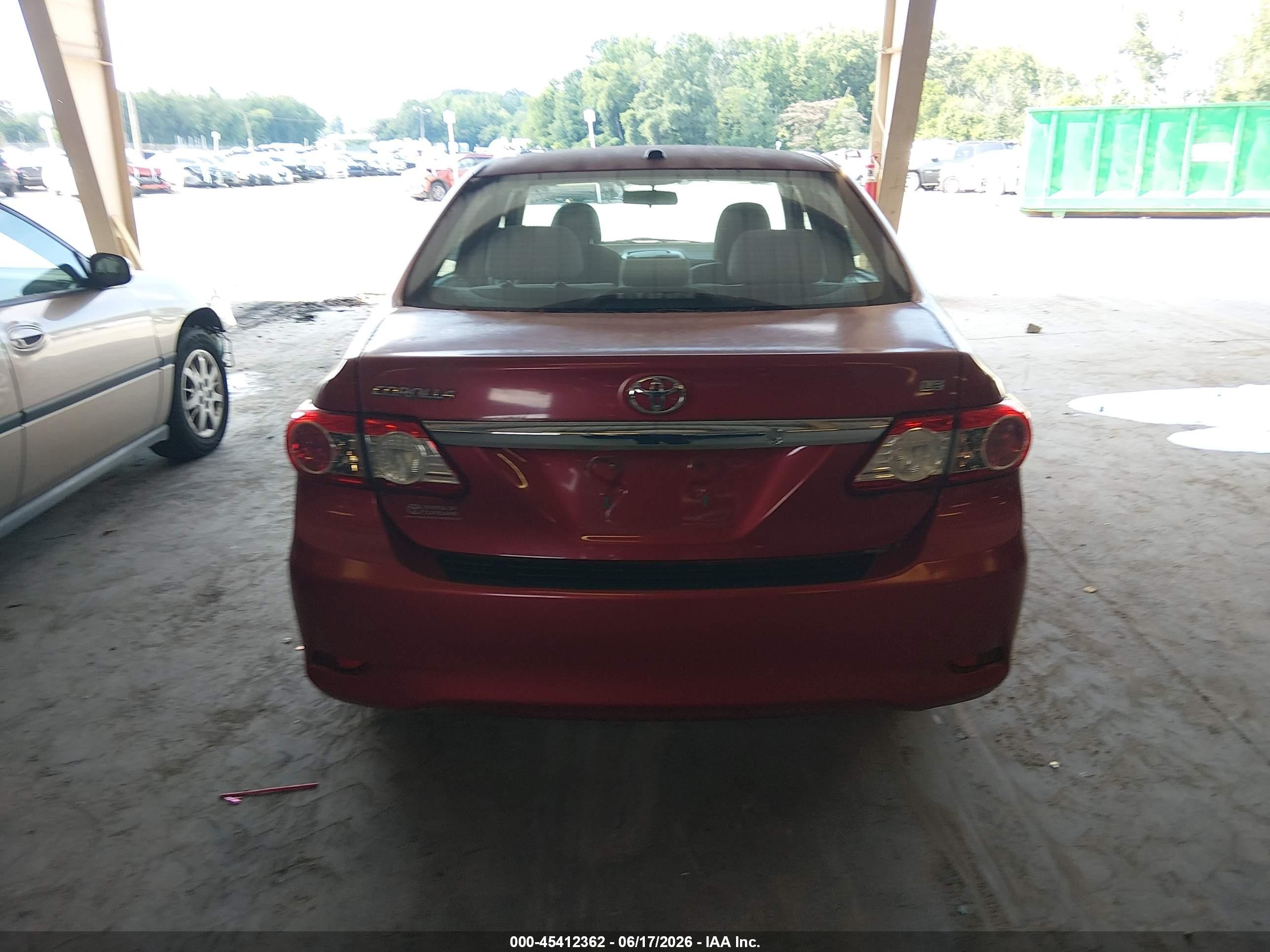 2011 Toyota Corolla Le Red vin: 2T1BU4EE8BC647733