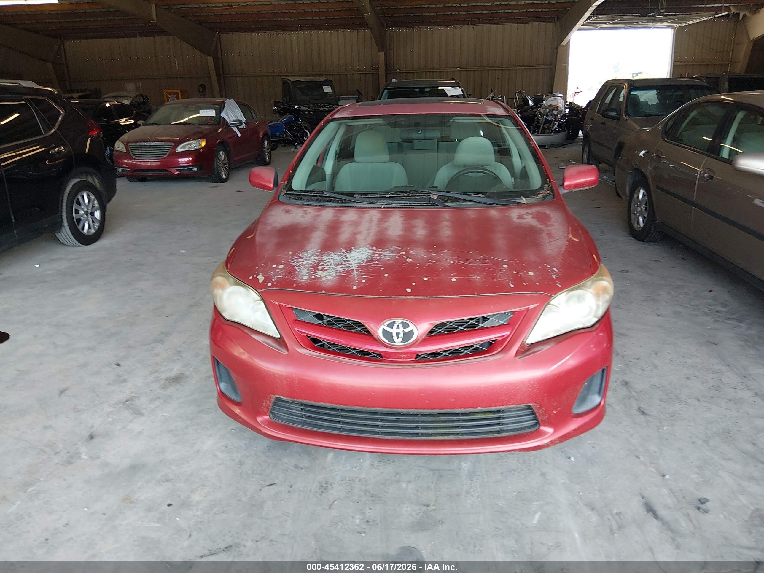 2011 Toyota Corolla Le Red vin: 2T1BU4EE8BC647733
