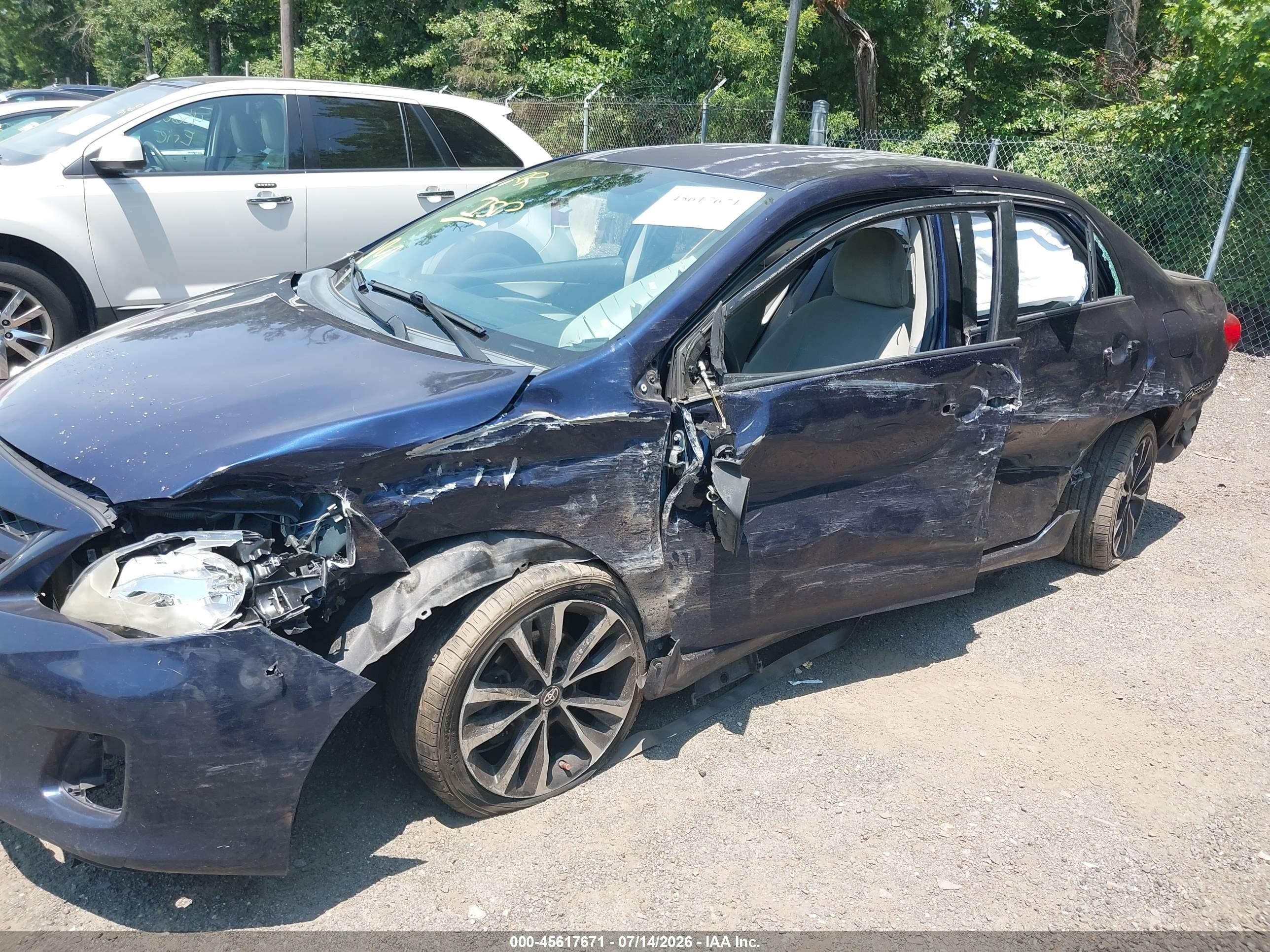 2011 Toyota Corolla Le Blue vin: 2T1BU4EE8BC655895