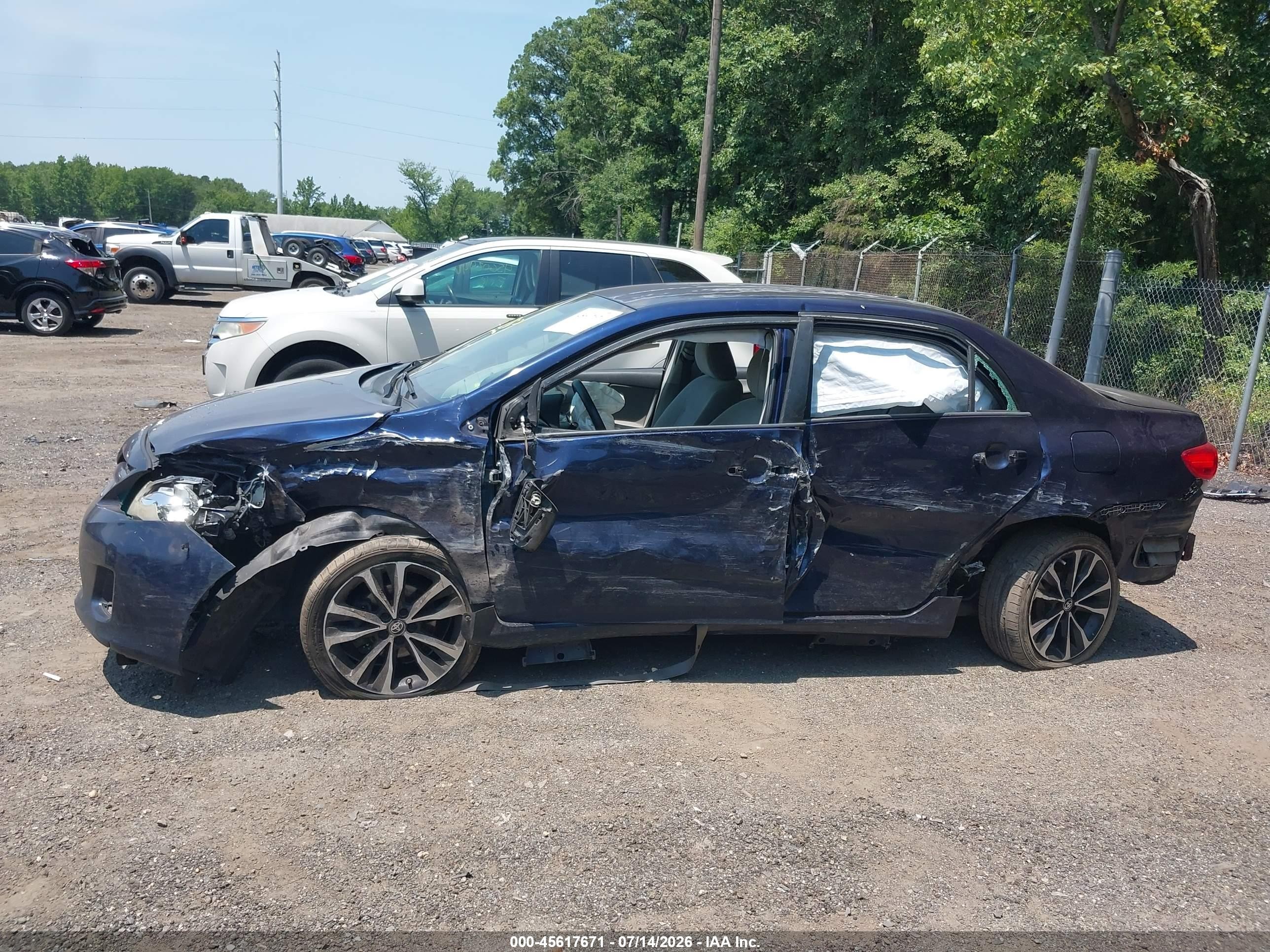 2011 Toyota Corolla Le Blue vin: 2T1BU4EE8BC655895