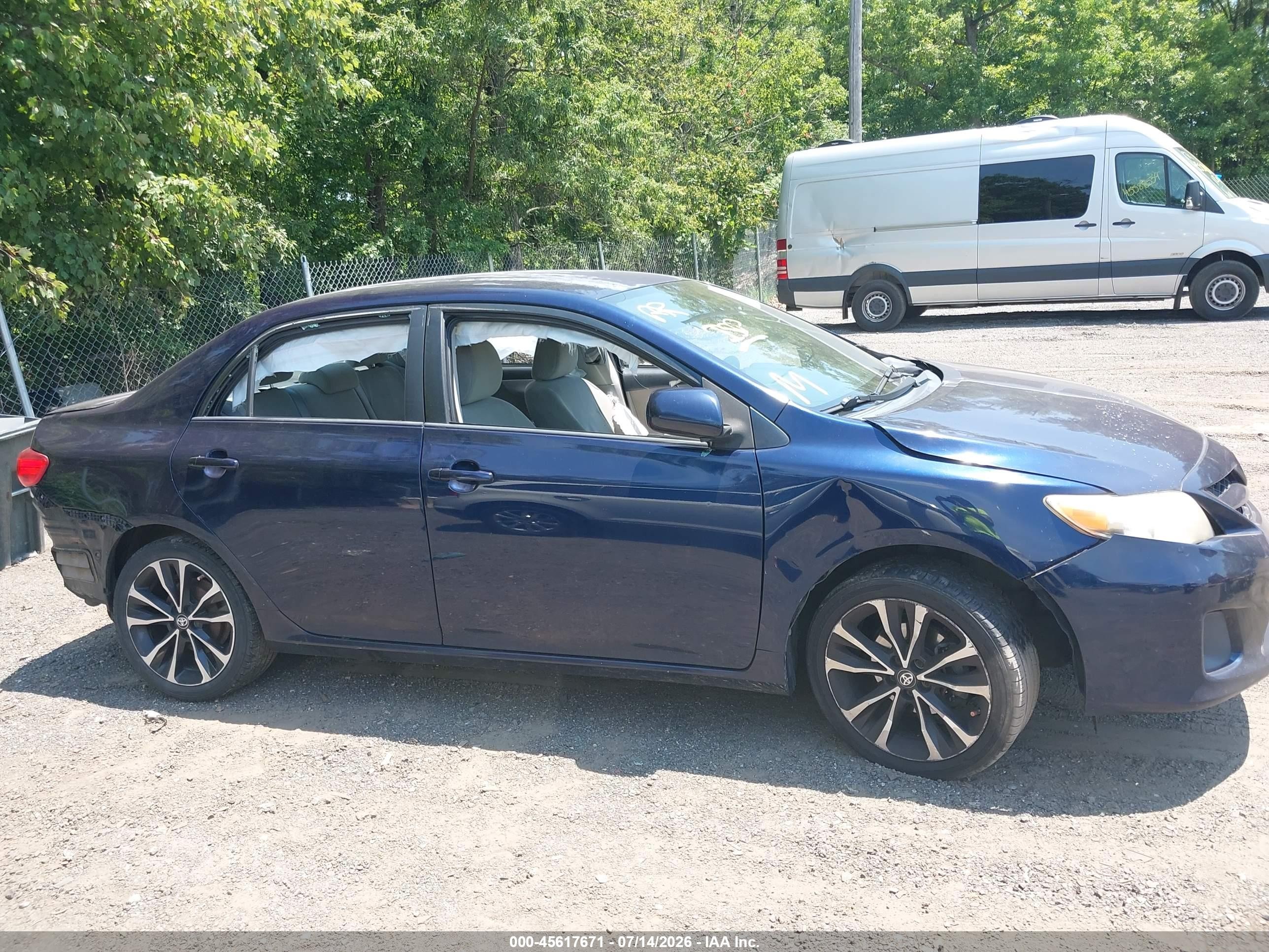 2011 Toyota Corolla Le Blue vin: 2T1BU4EE8BC655895