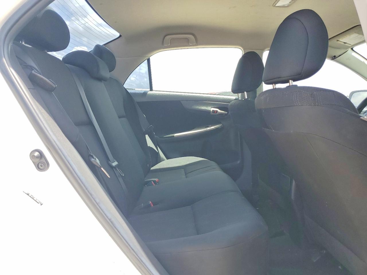 2011 Toyota Corolla S White vin: 2T1BU4EE8BC680327