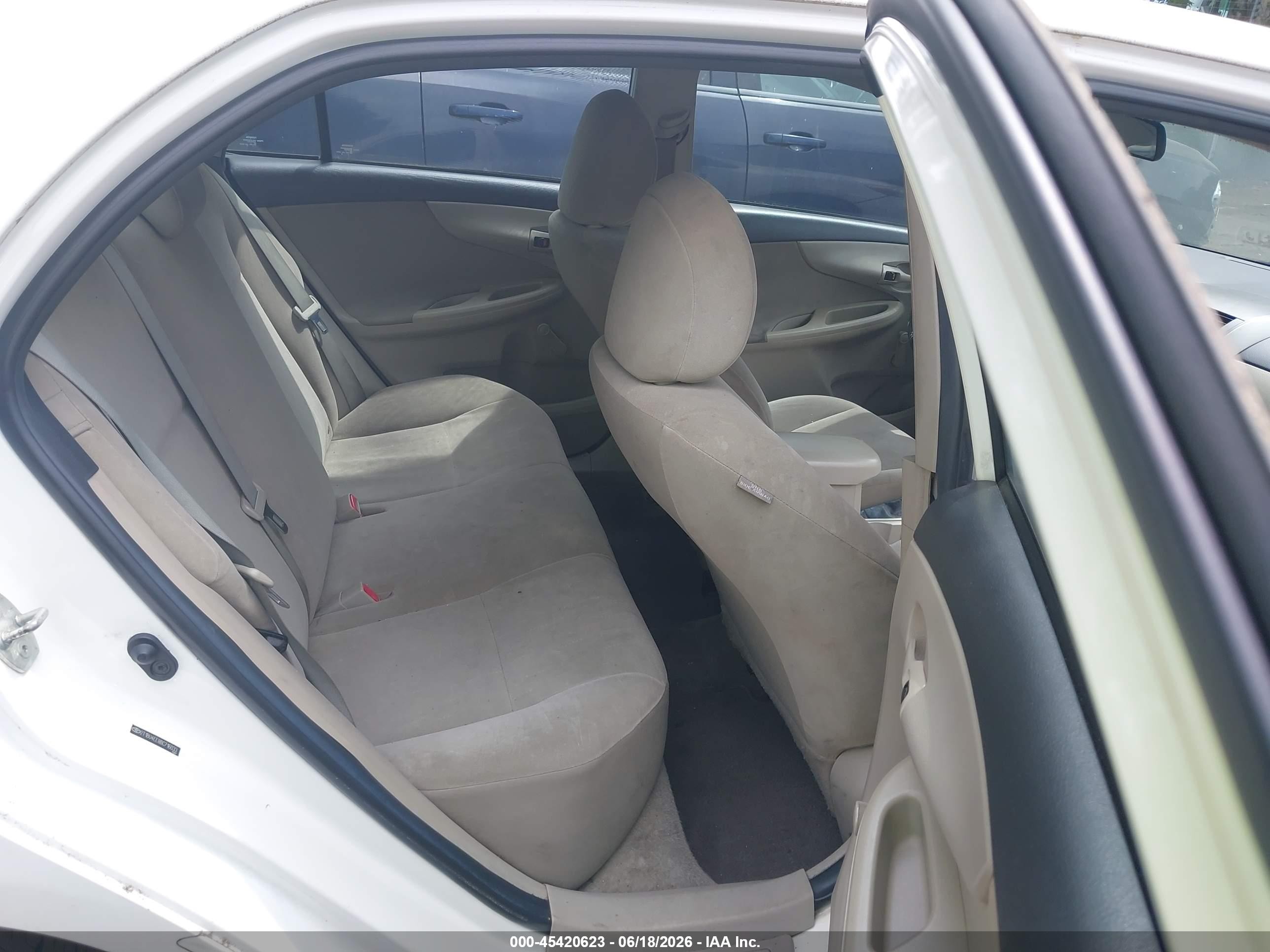 2011 Toyota Corolla   White vin: 2T1BU4EE8BC716033