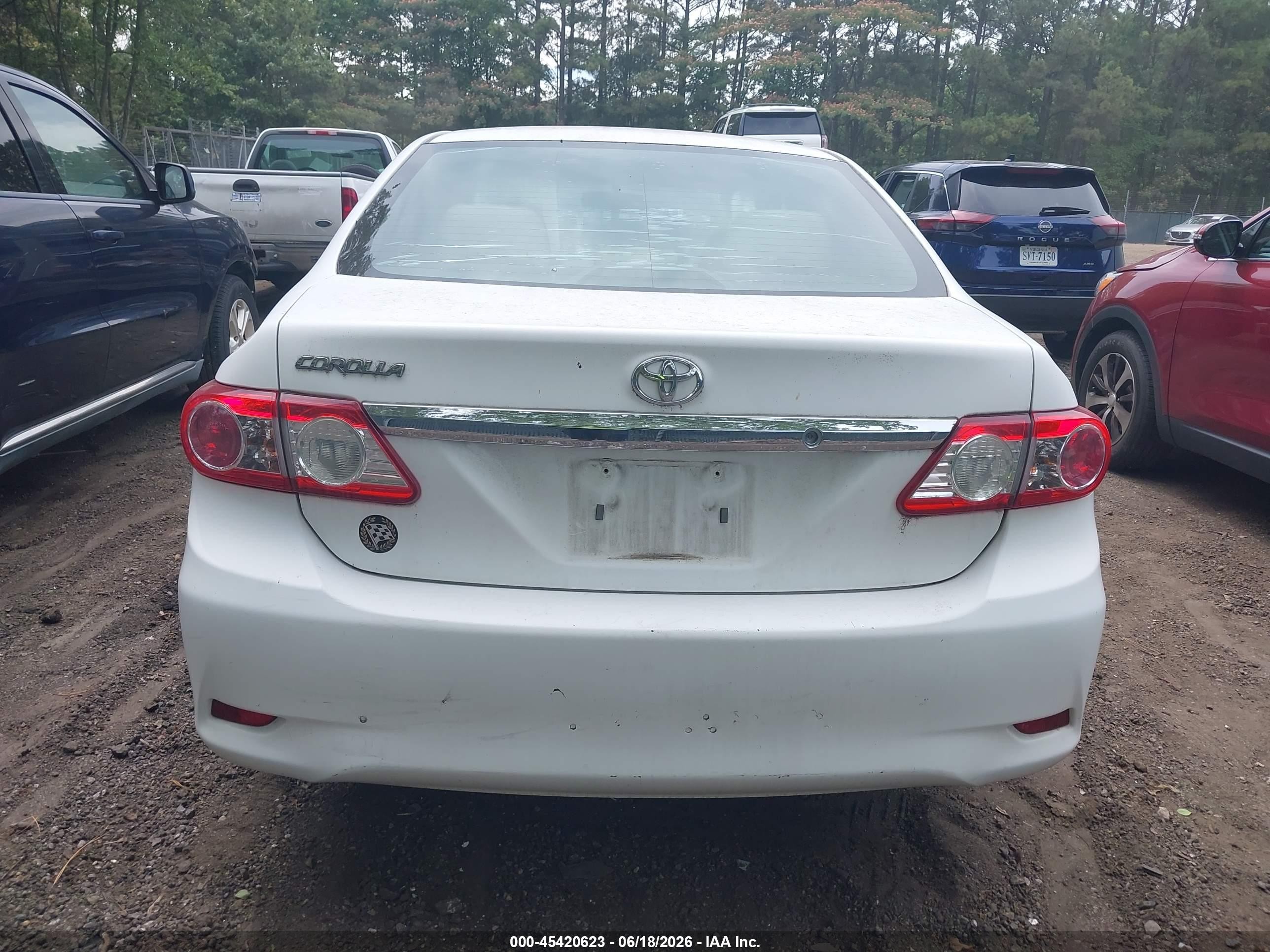 2011 Toyota Corolla   White vin: 2T1BU4EE8BC716033
