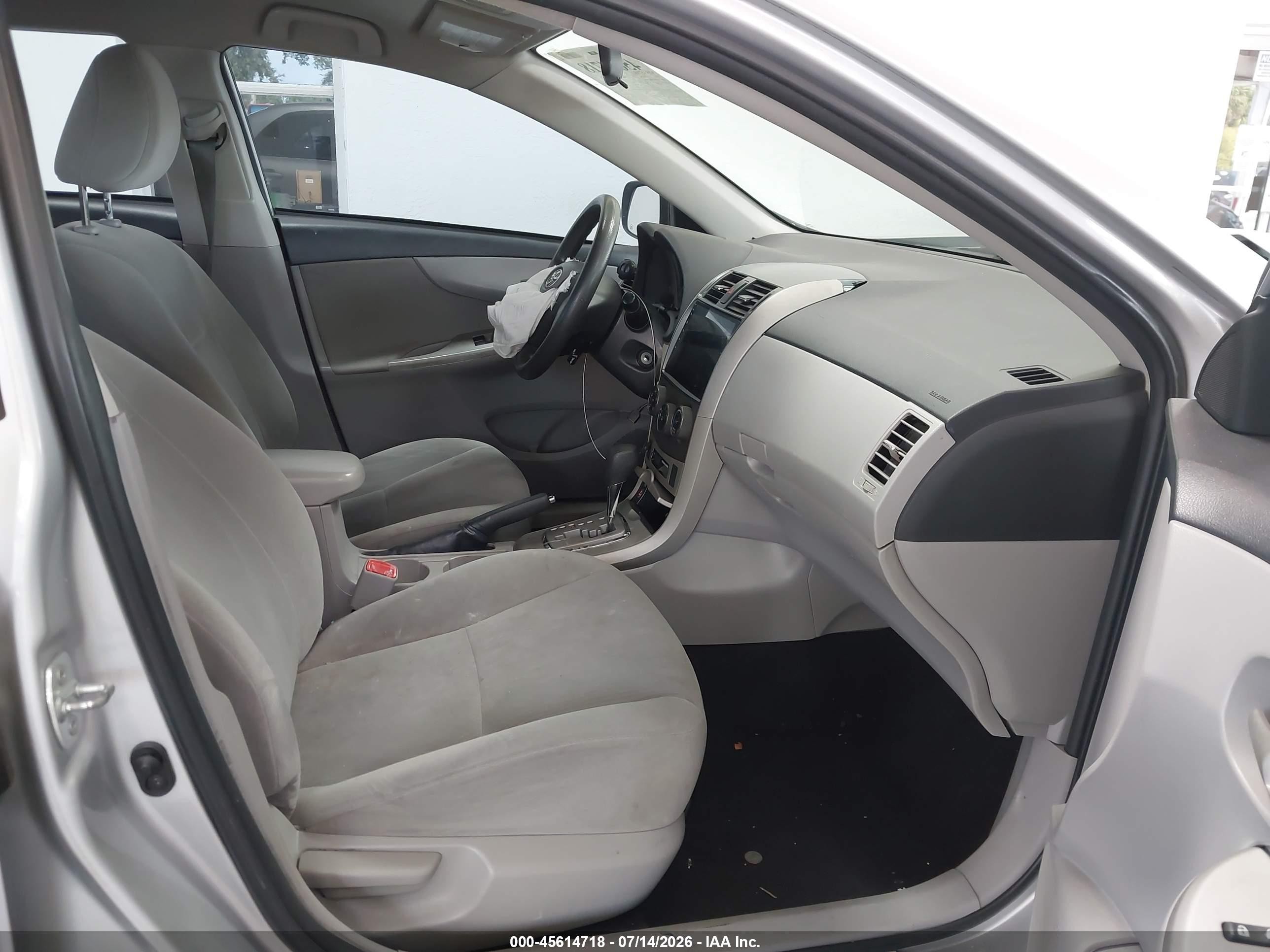 2011 Toyota Corolla Le Silver vin: 2T1BU4EE8BC730384