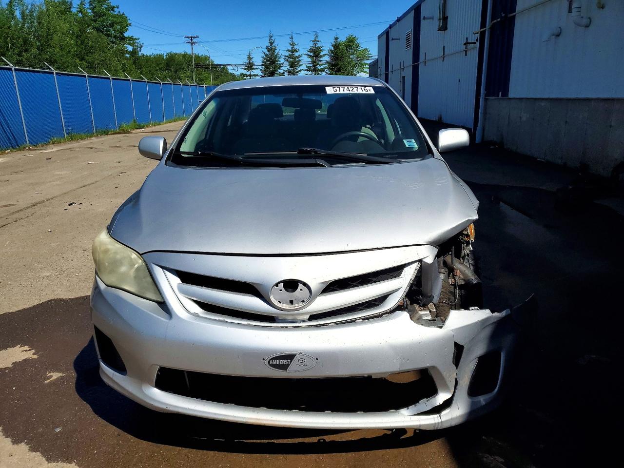 2011 Toyota Corolla Base Серебряный vin: 2T1BU4EE8BC739800