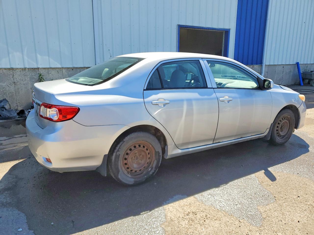 2011 Toyota Corolla Base Серебряный vin: 2T1BU4EE8BC739800