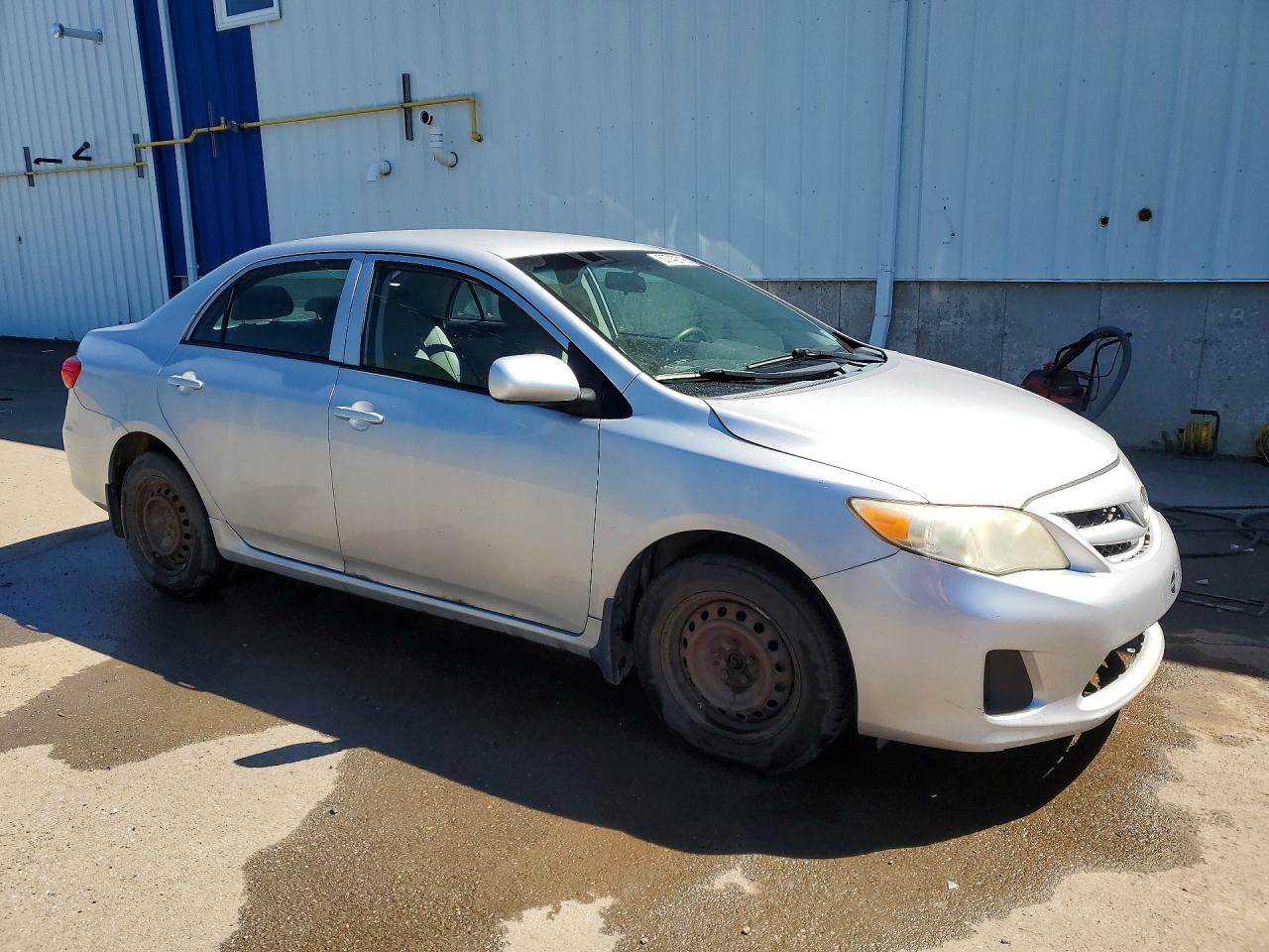2011 Toyota Corolla Base Серебряный vin: 2T1BU4EE8BC739800