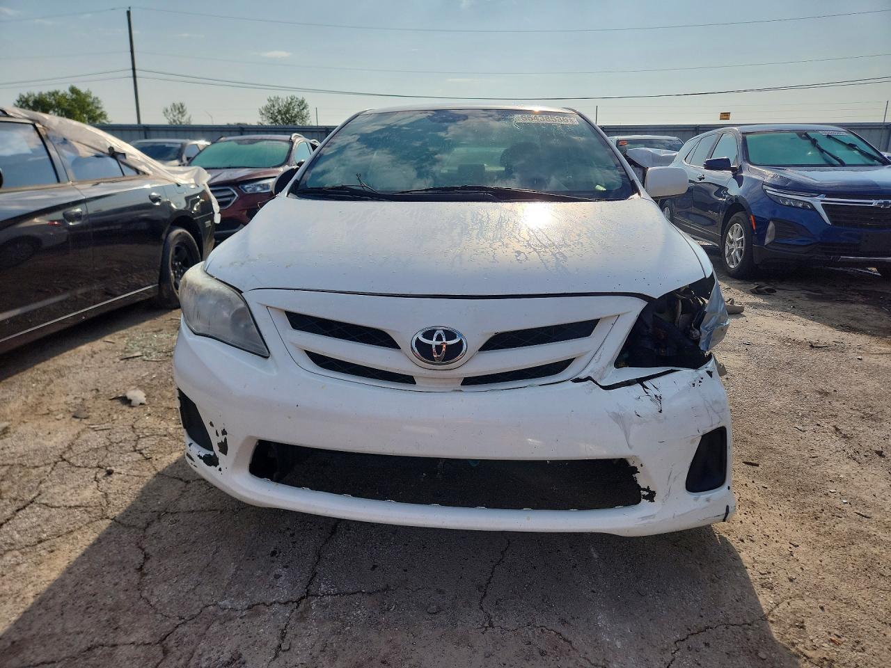 2012 Toyota Corolla Le White vin: 2T1BU4EE8CC757926