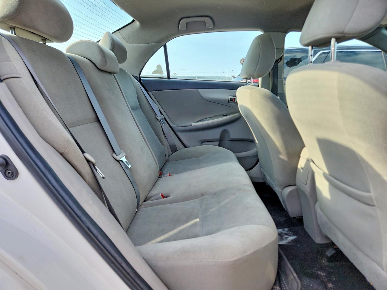 2012 Toyota Corolla Le White vin: 2T1BU4EE8CC757926