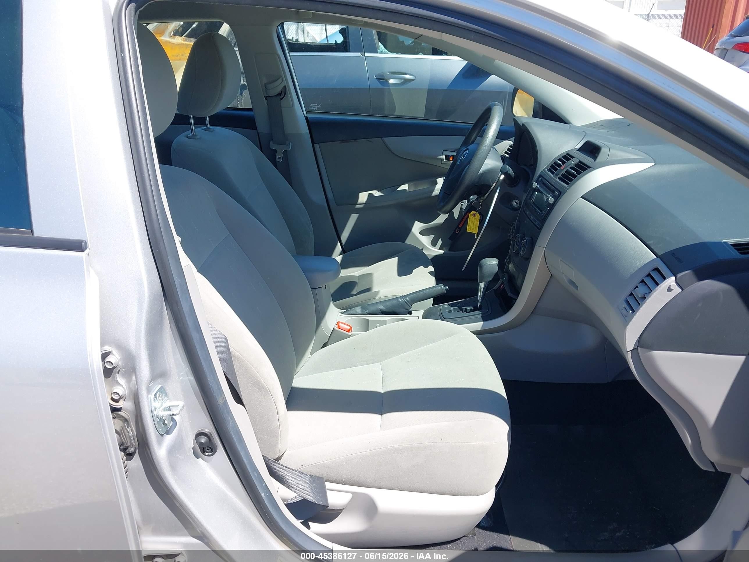 2012 Toyota Corolla Ce Silver vin: 2T1BU4EE8CC826811