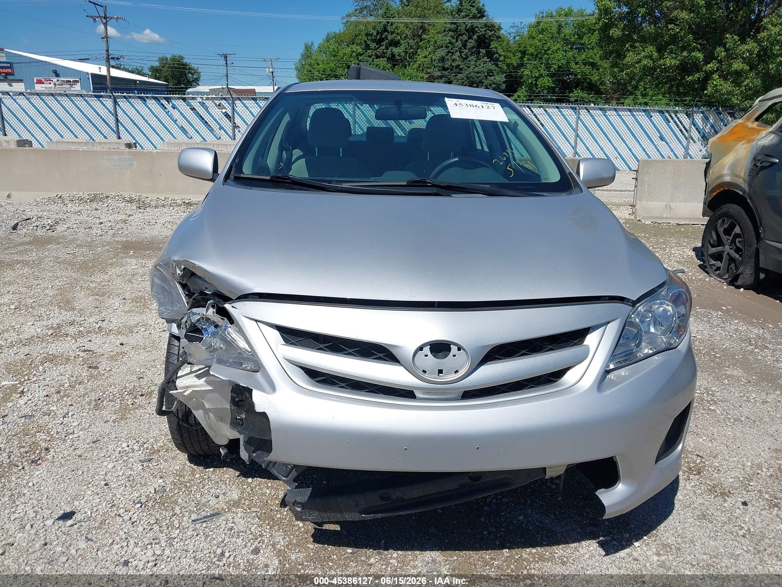 2012 Toyota Corolla Ce Silver vin: 2T1BU4EE8CC826811