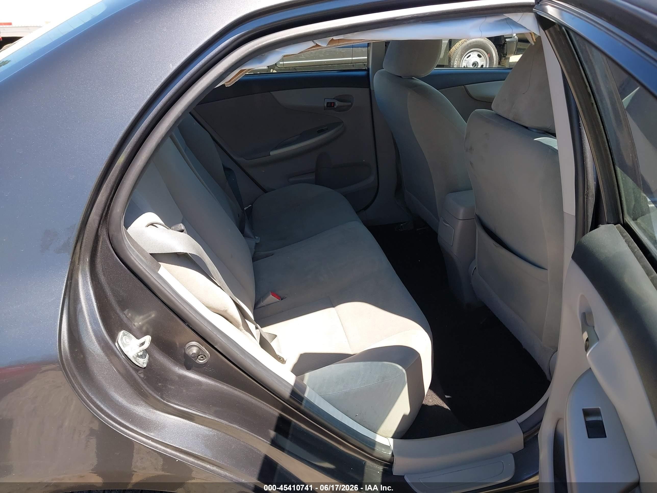 2013 Toyota Corolla Le Gray vin: 2T1BU4EE8DC003880