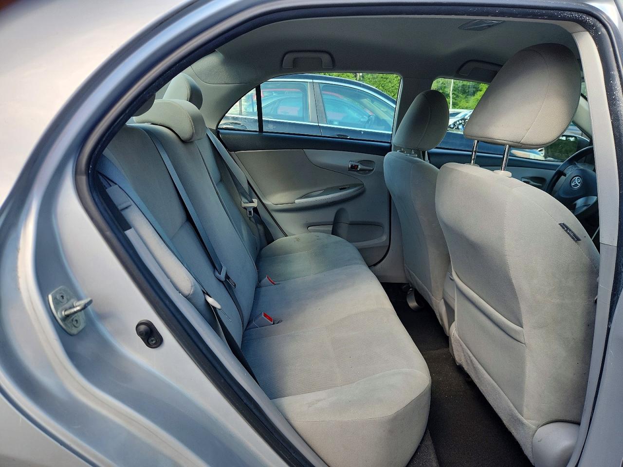 2013 Toyota Corolla Le Silver vin: 2T1BU4EE8DC007427
