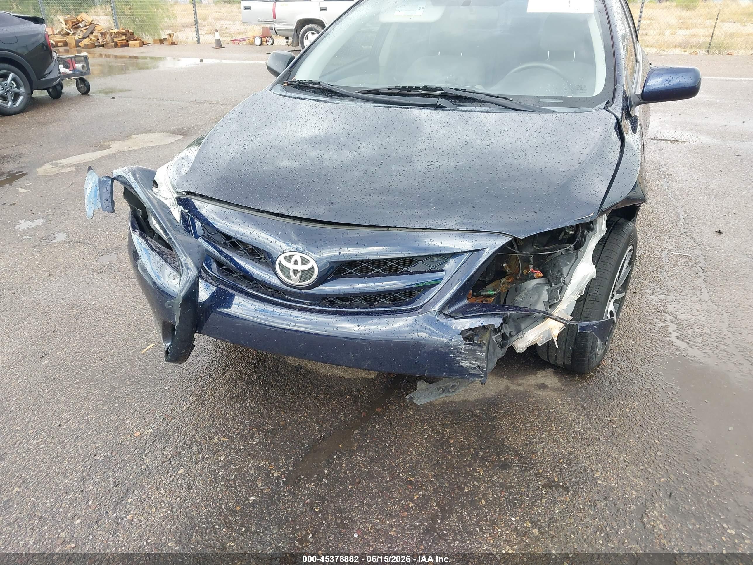 2013 Toyota Corolla Le Blue vin: 2T1BU4EE8DC031680