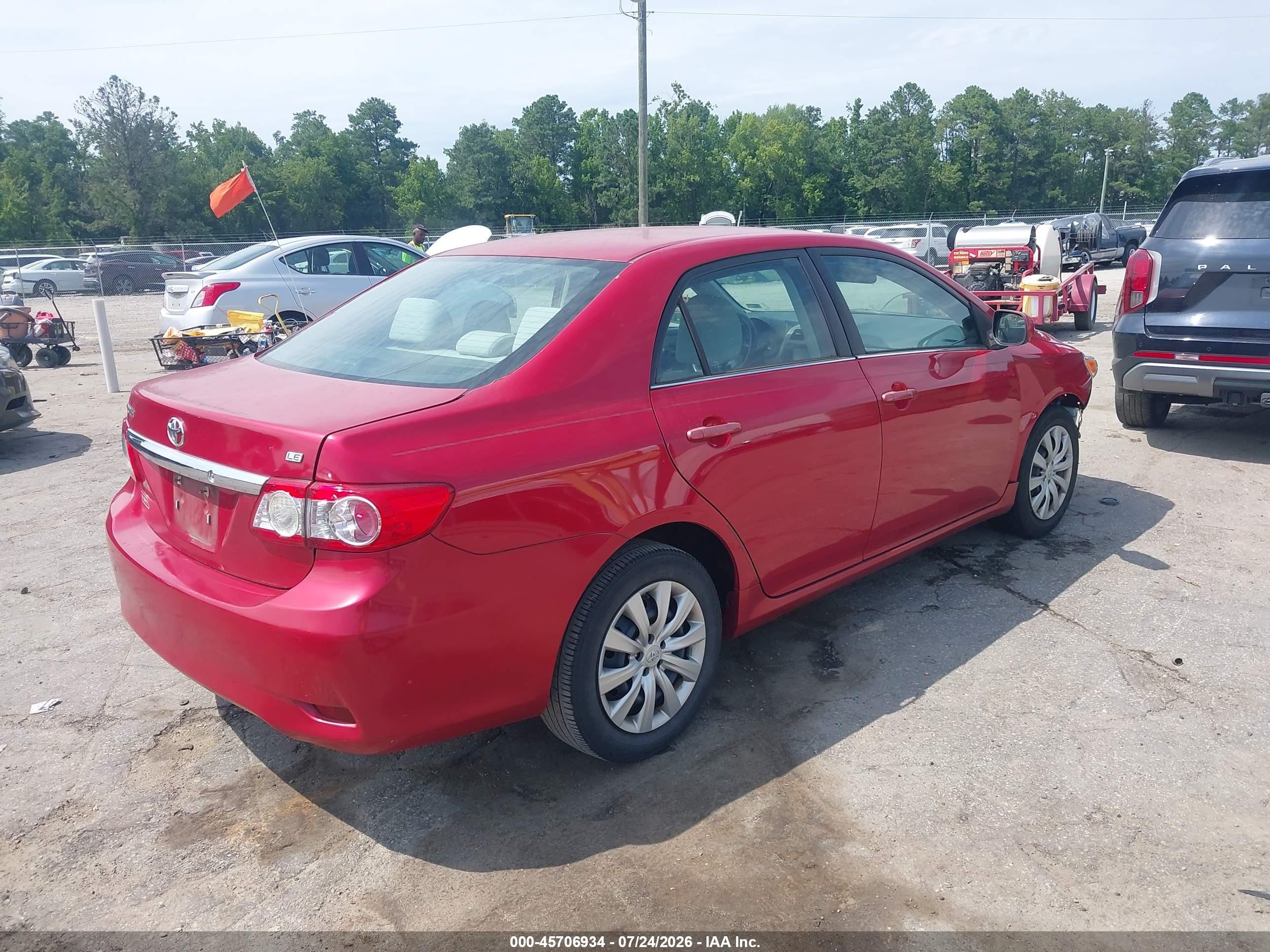 2013 Toyota Corolla Le Red vin: 2T1BU4EE8DC056739