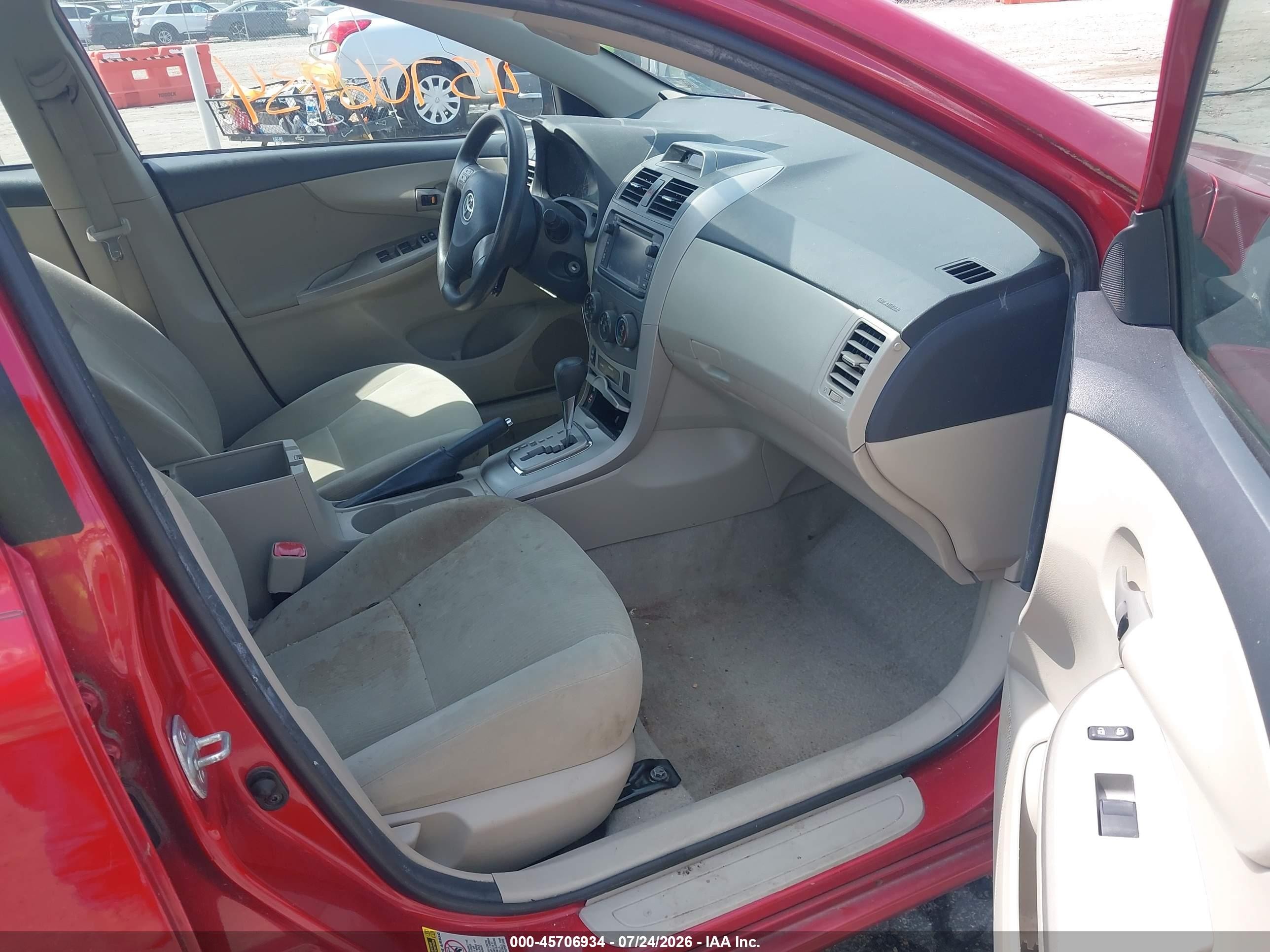 2013 Toyota Corolla Le Red vin: 2T1BU4EE8DC056739