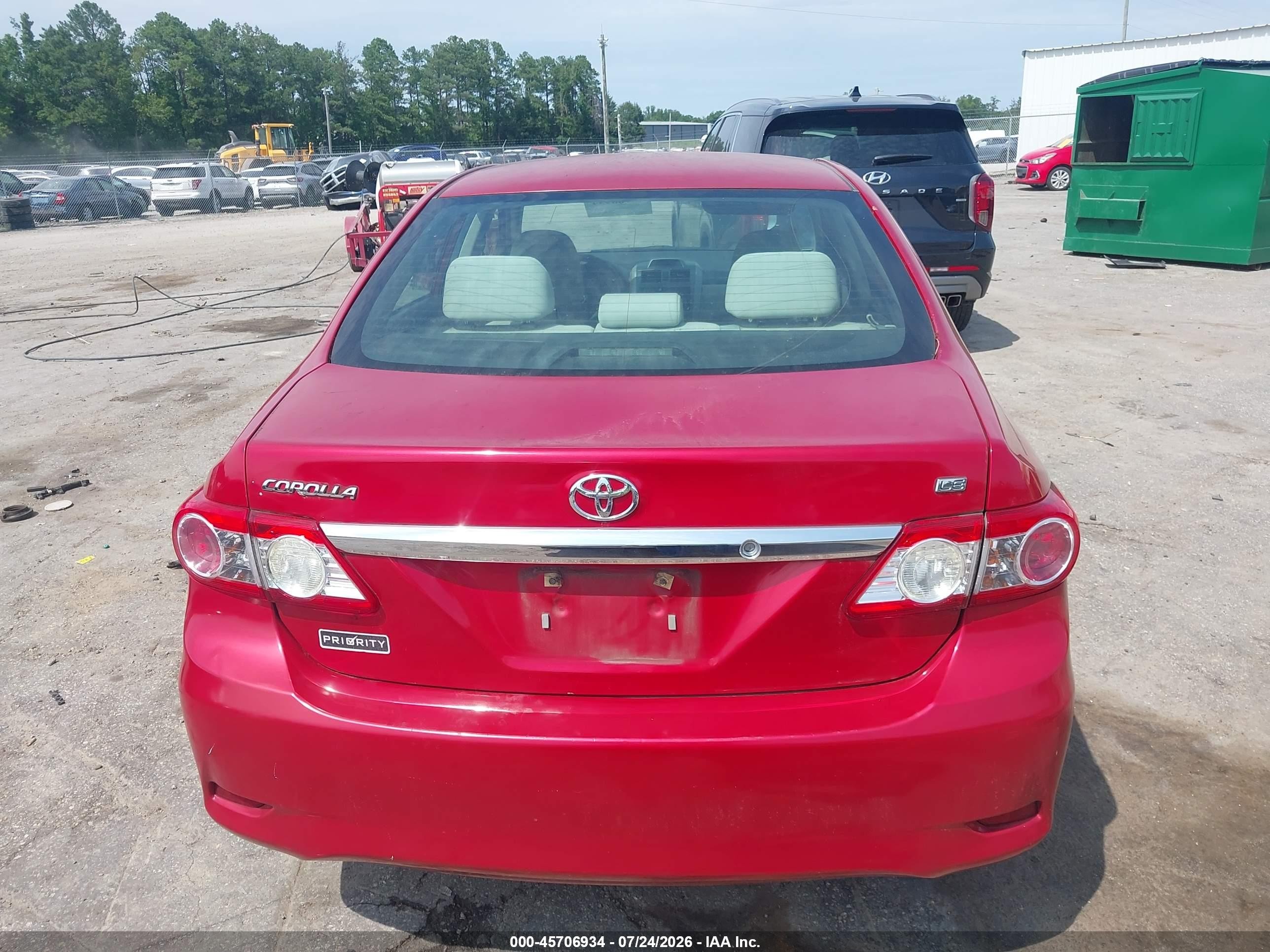 2013 Toyota Corolla Le Red vin: 2T1BU4EE8DC056739