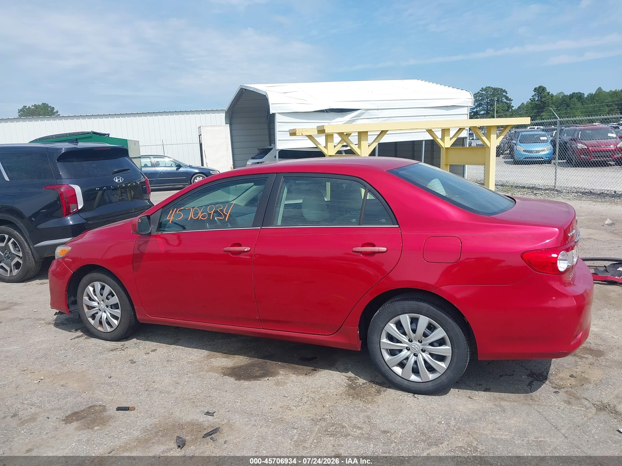 2013 Toyota Corolla Le Red vin: 2T1BU4EE8DC056739