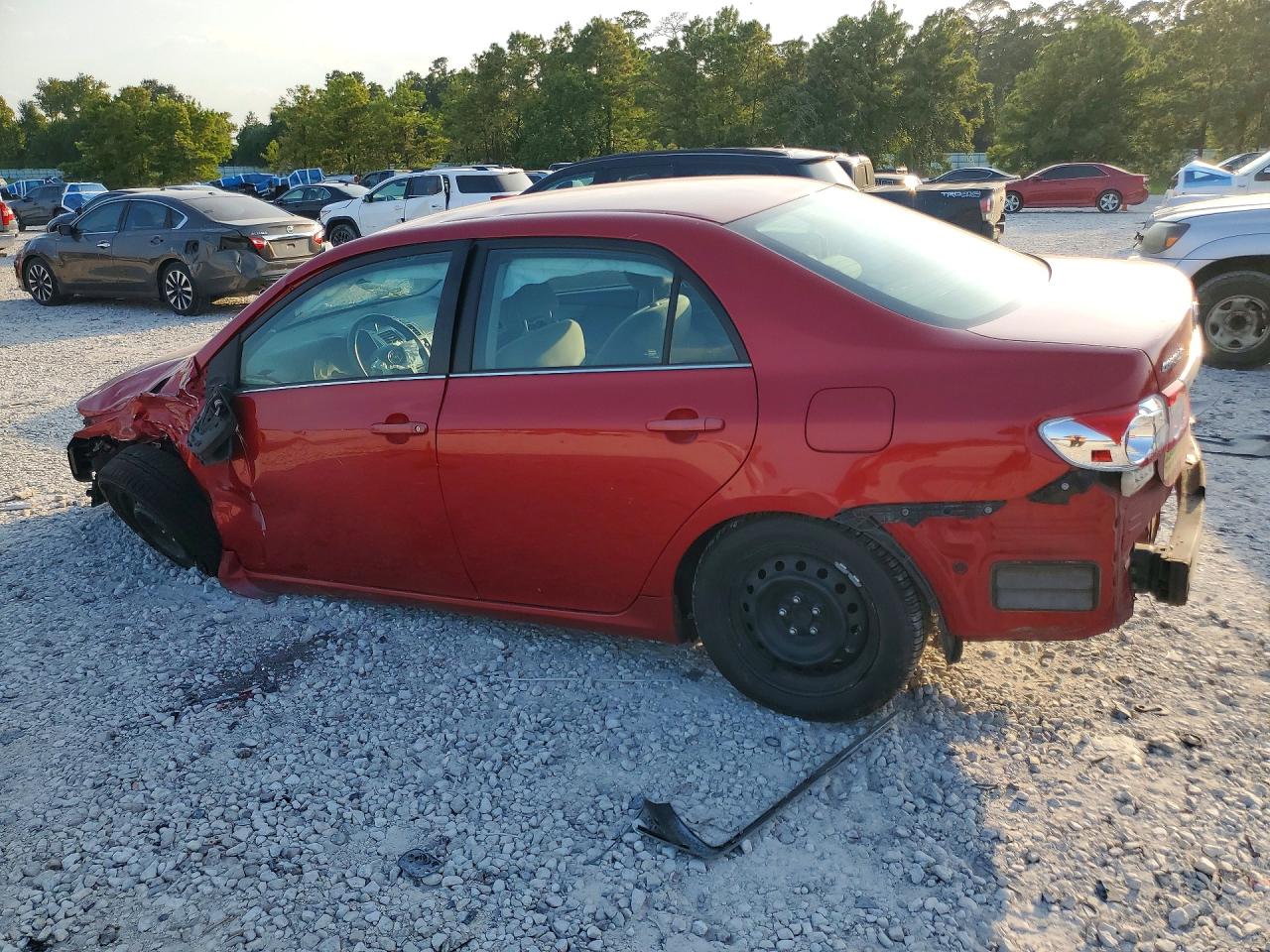 2013 Toyota Corolla Le Red vin: 2T1BU4EE8DC059656
