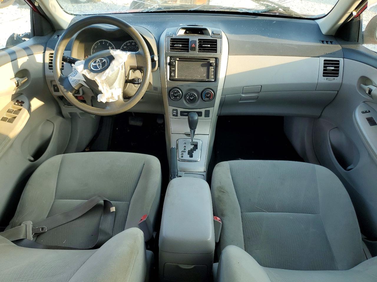 2013 Toyota Corolla Le Red vin: 2T1BU4EE8DC059656