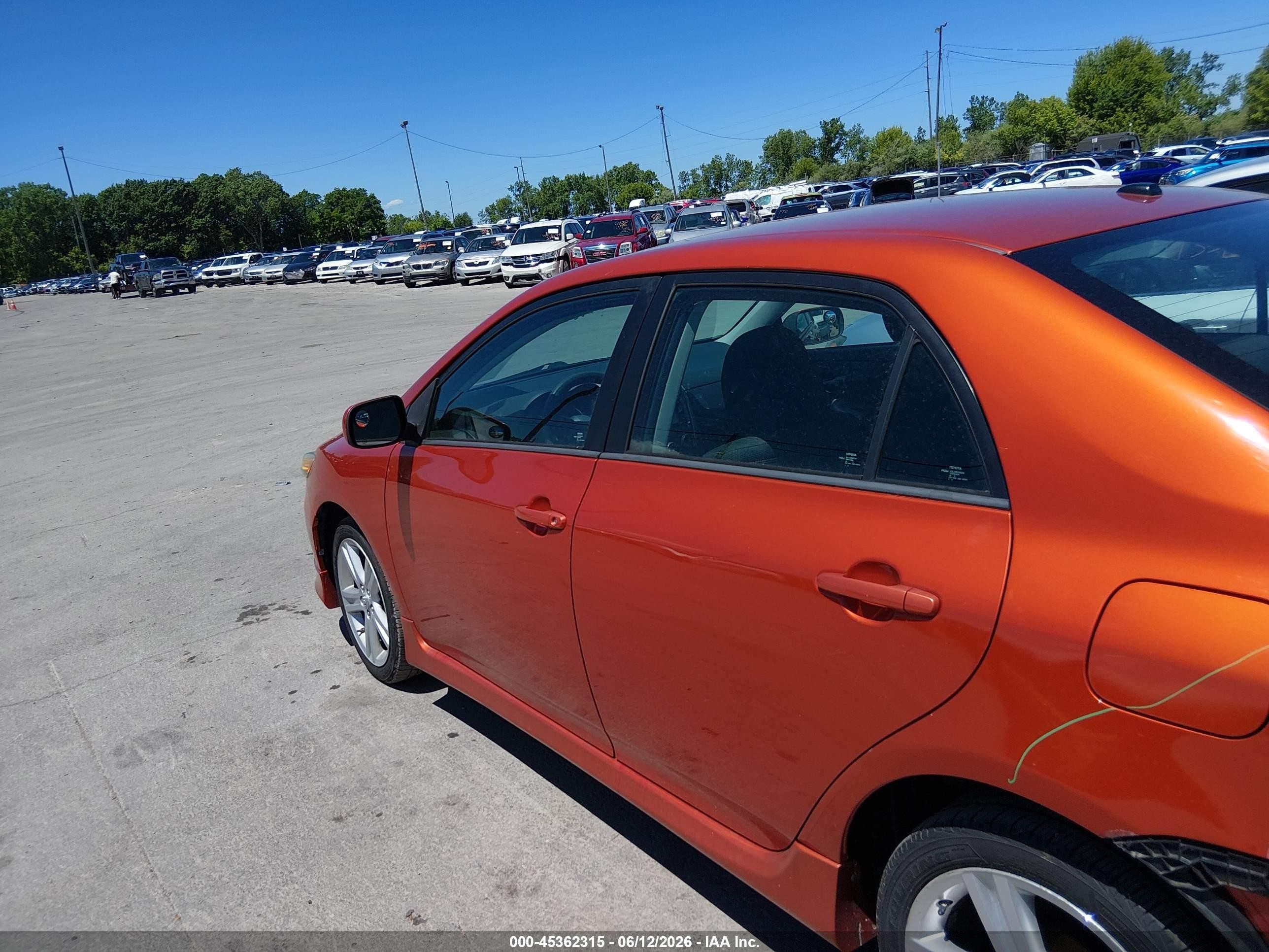 2013 Toyota Corolla S Special Edition Orange vin: 2T1BU4EE8DC073220