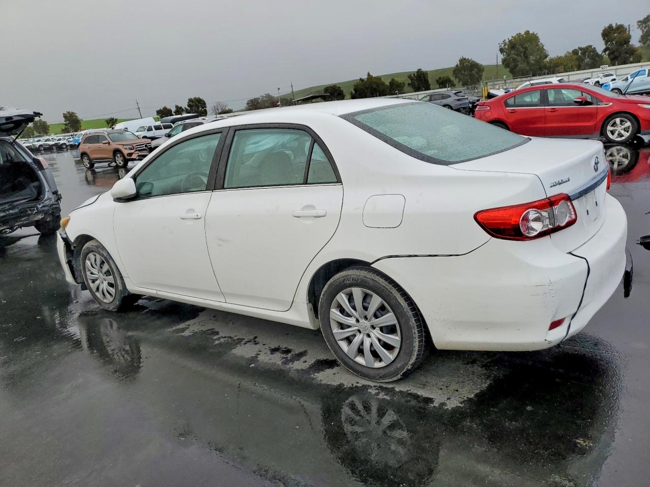 2013 Toyota Corolla Base White vin: 2T1BU4EE8DC088719