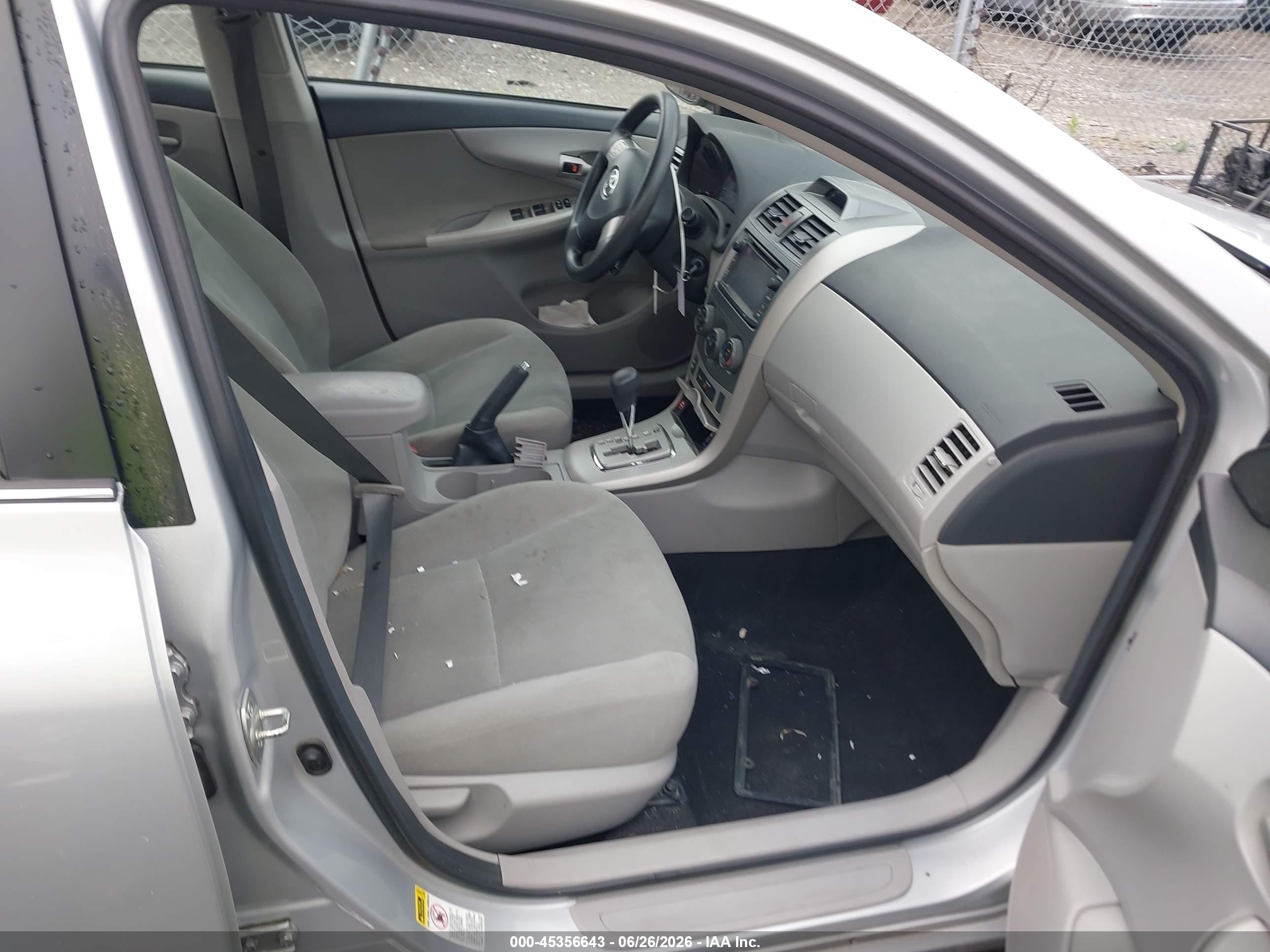 2013 Toyota Corolla Le Gray vin: 2T1BU4EE8DC111013