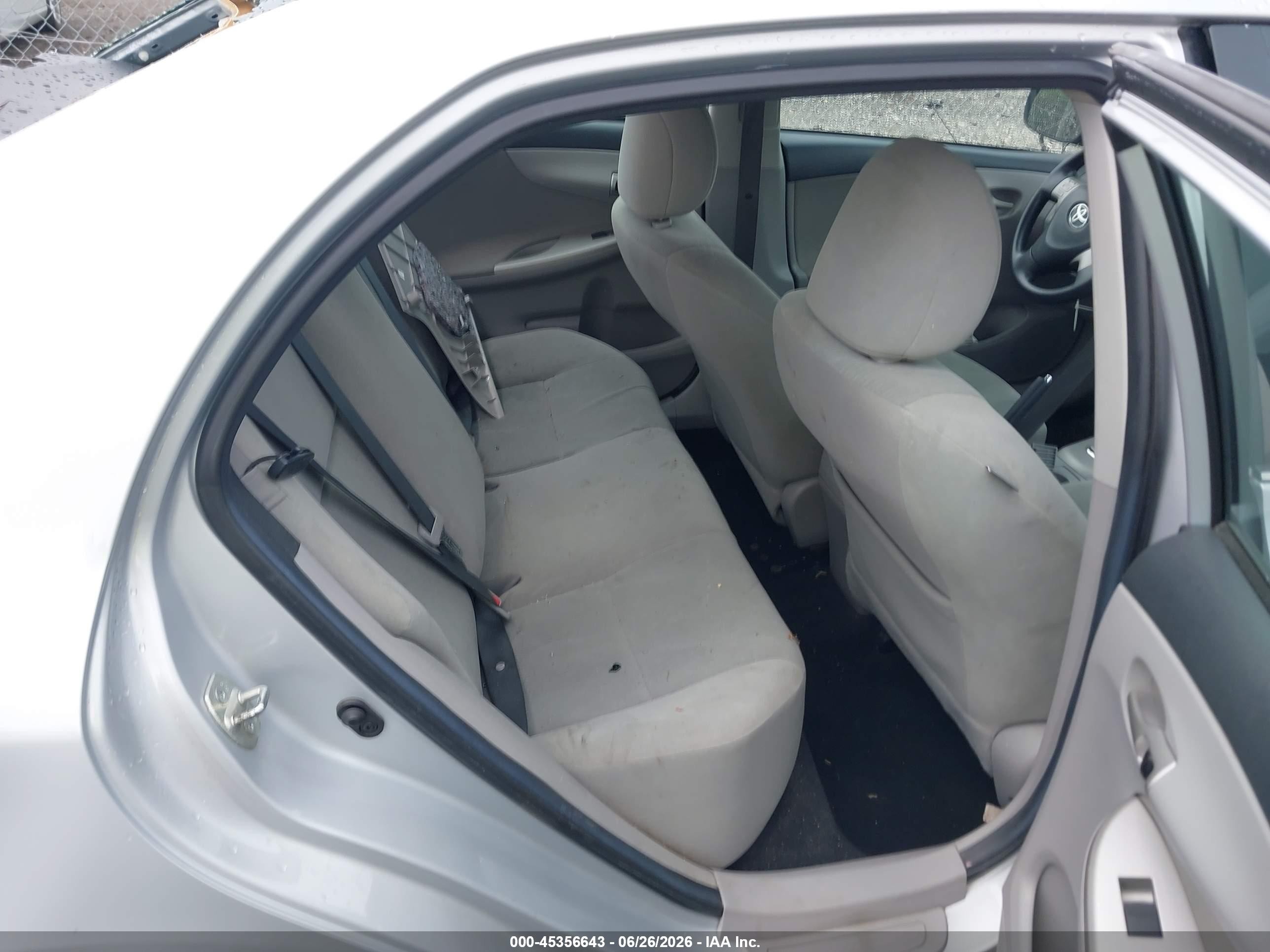 2013 Toyota Corolla Le Gray vin: 2T1BU4EE8DC111013